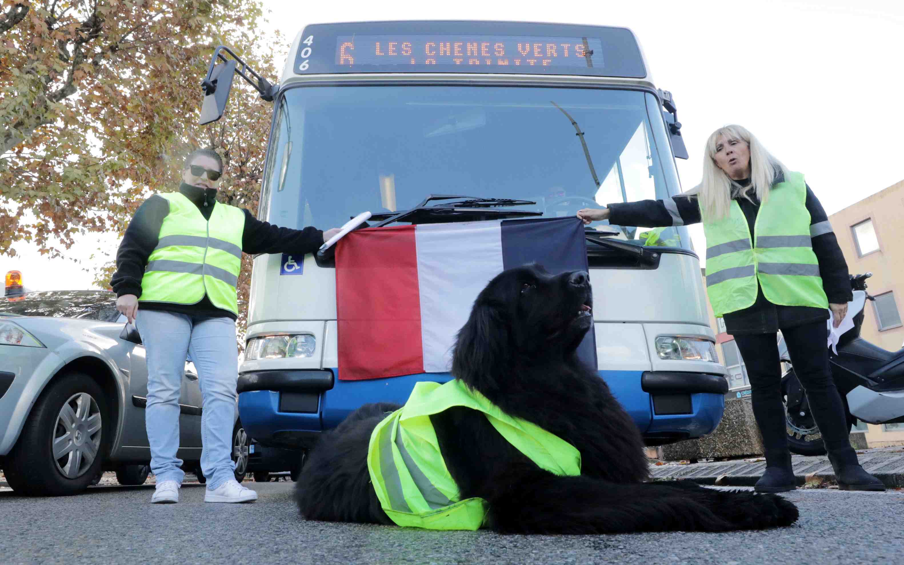 "gilets jaunes": castaner denonce la violence des "seditieux" d'ultradroite