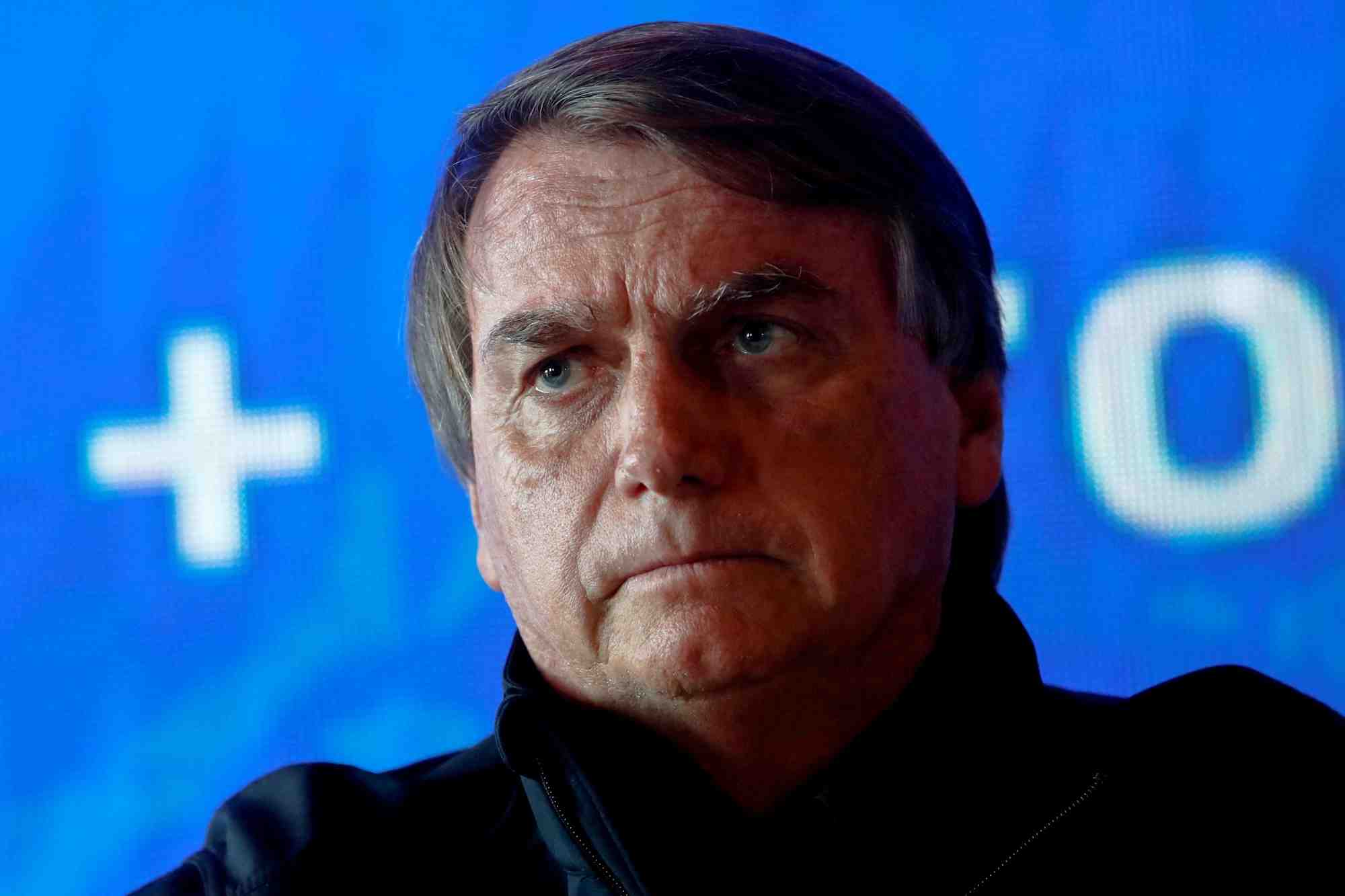 Bresil: bolsonaro augmente les amendes pour proteger l'amazonie