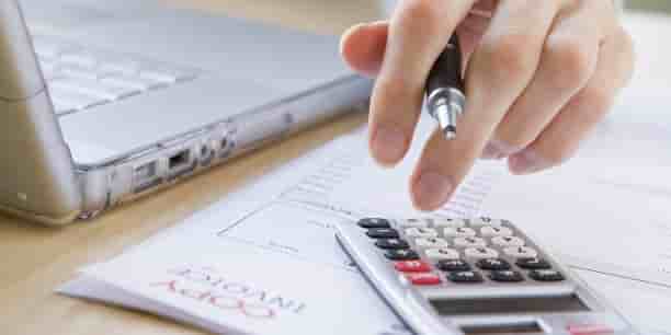 Parmi les entreprises ayant subi des retards de paiement, 40% les attribuent aux difficultés financières de leurs clients, 27% à leurs problèmes organisationnels et 20% à leur gestion des flux de trésorerie.