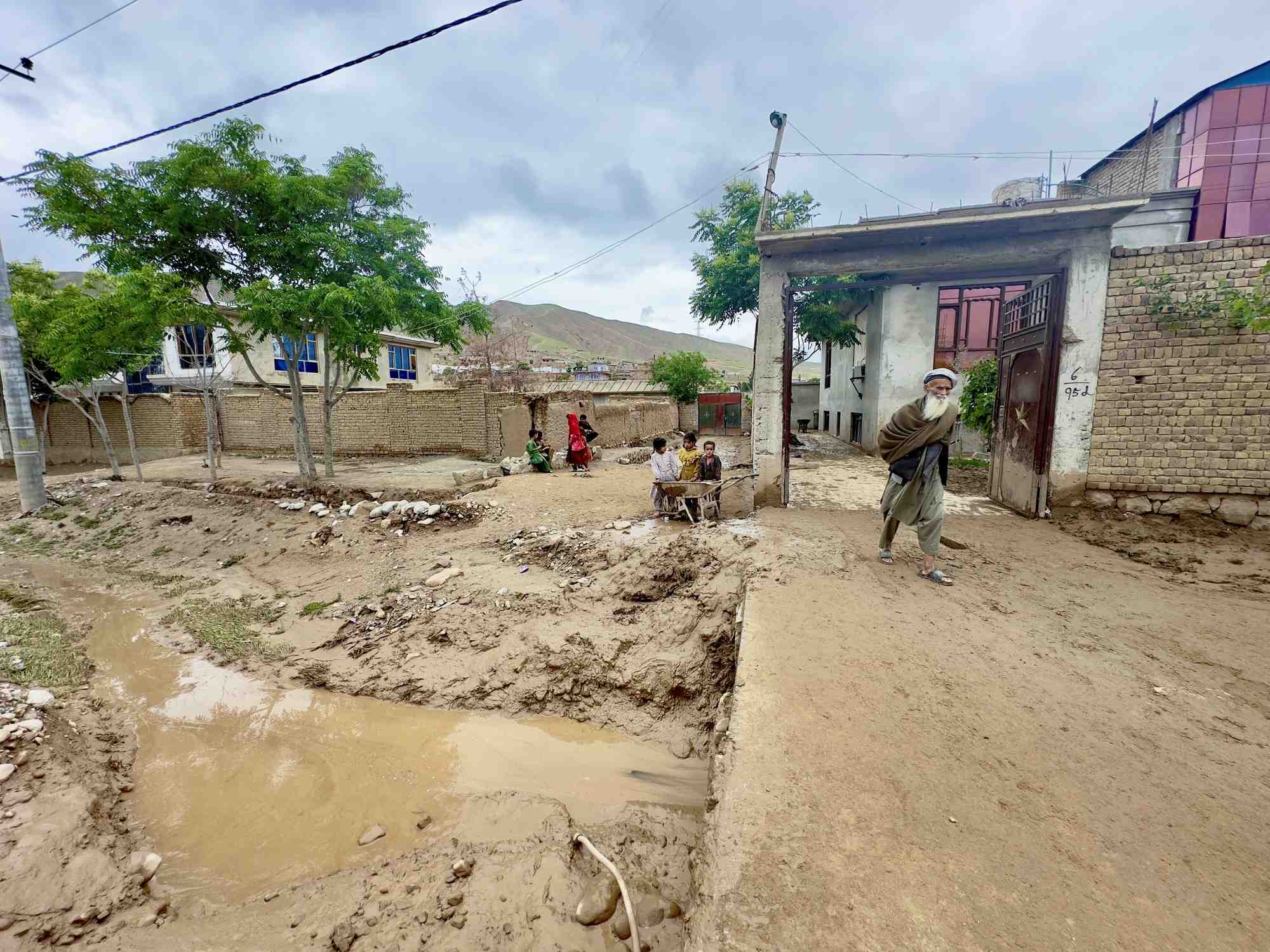 Consequences des inondations suite aux fortes pluies dans la province septentrionale de baghlan en afghanistan