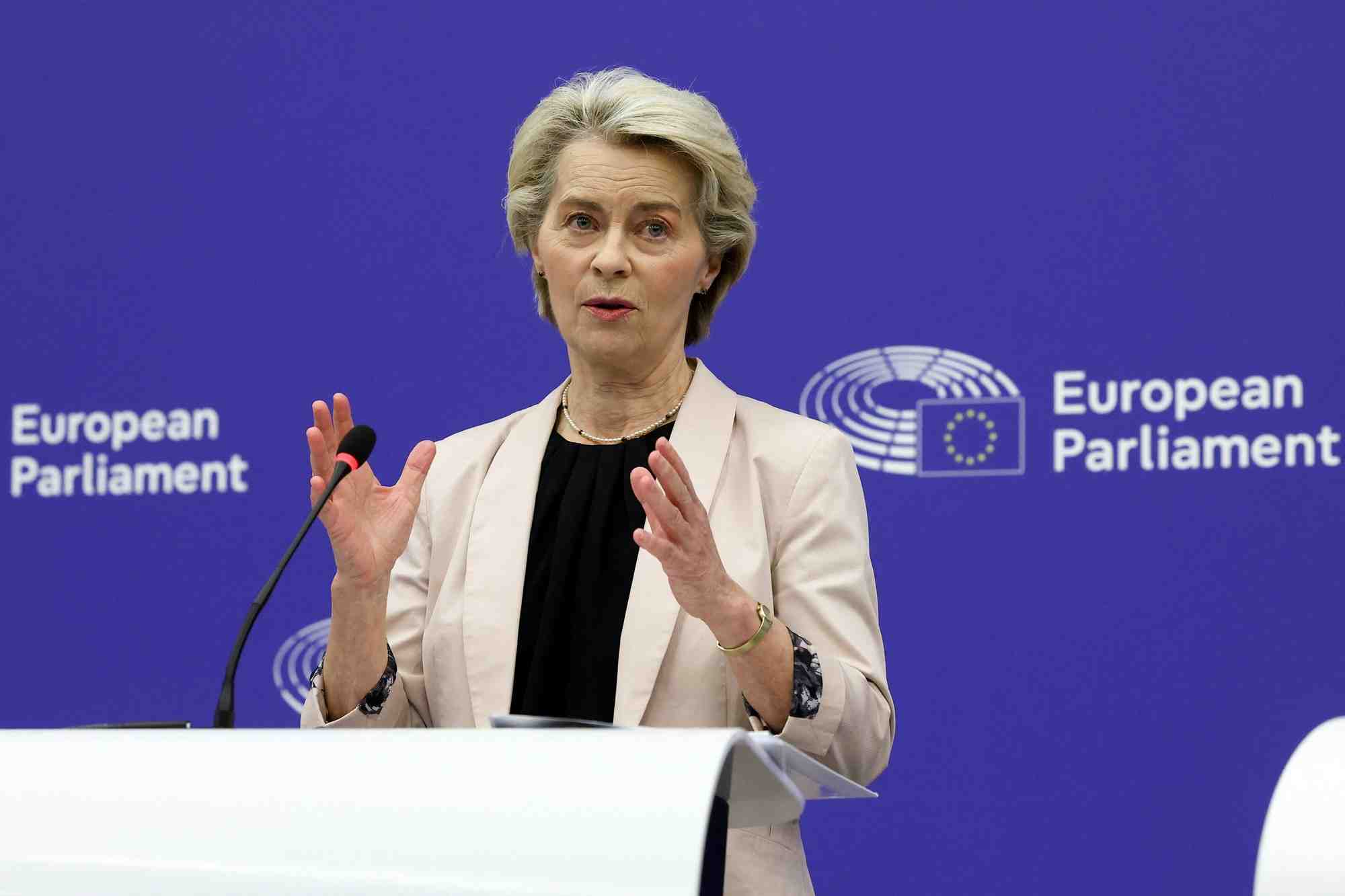 Ursula von der leyen s'exprime lors d'une conference de presse a strasbourg, france