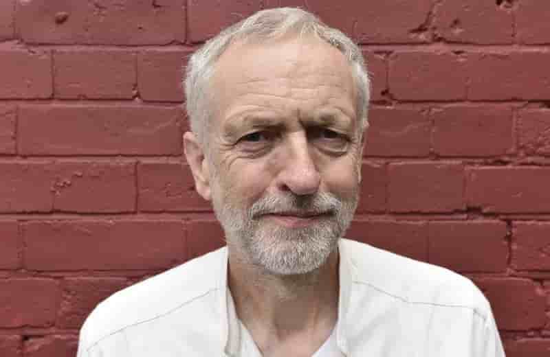 Le candidat de l'aile gauche du labour en tete d'un sondage