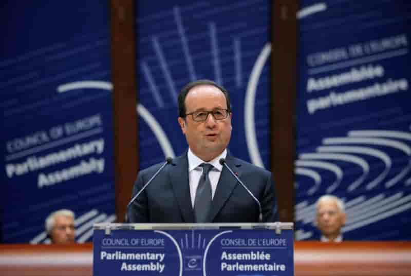 Hollande pour un dialogue "ferme et franc" avec poutine