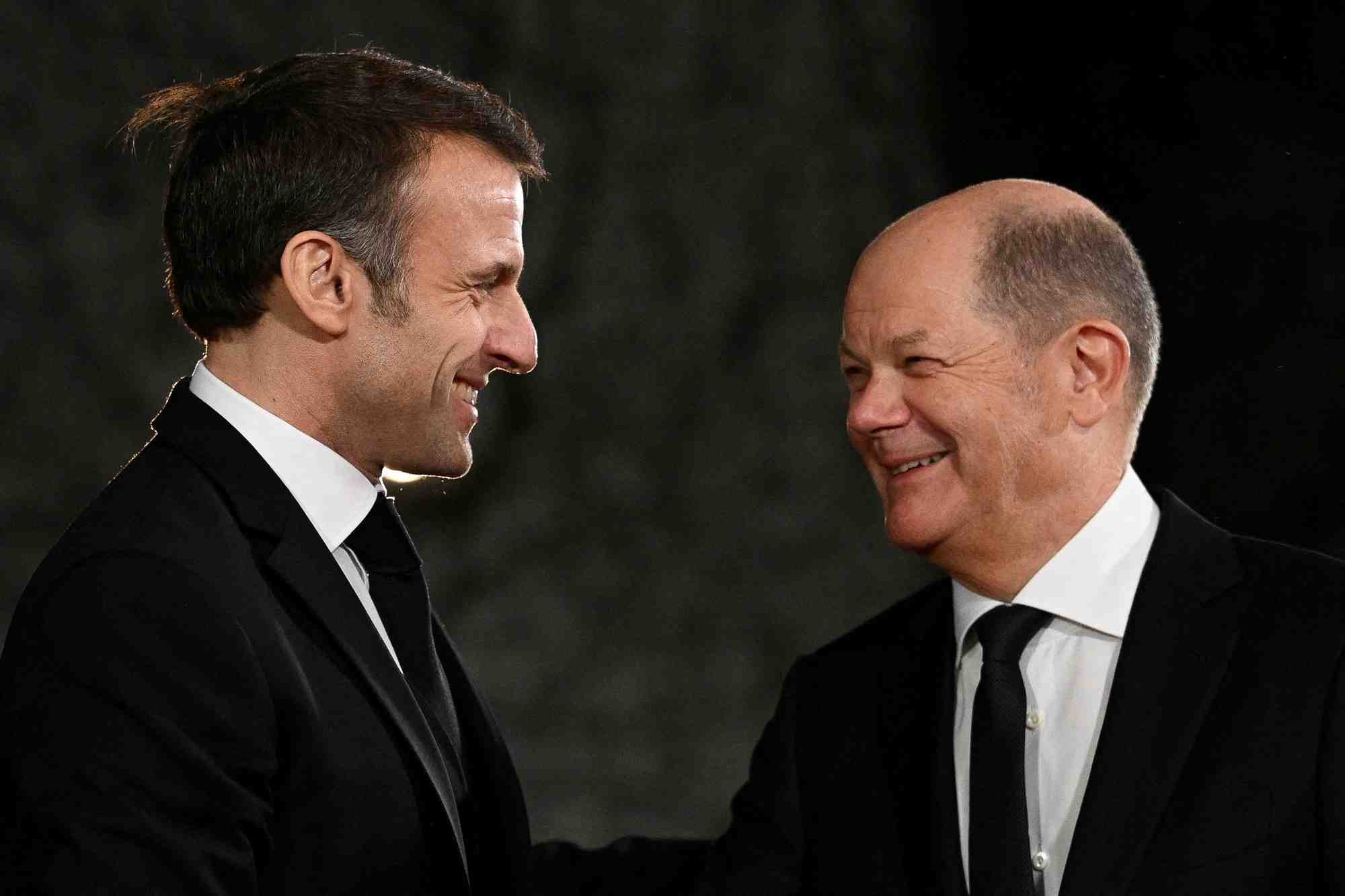 Olaf scholz et emmanuel macron a la chancellerie, a berlin