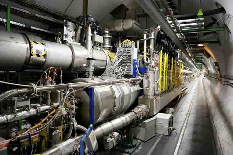 Remise en service de l'accelerateur de particules lhc du cern