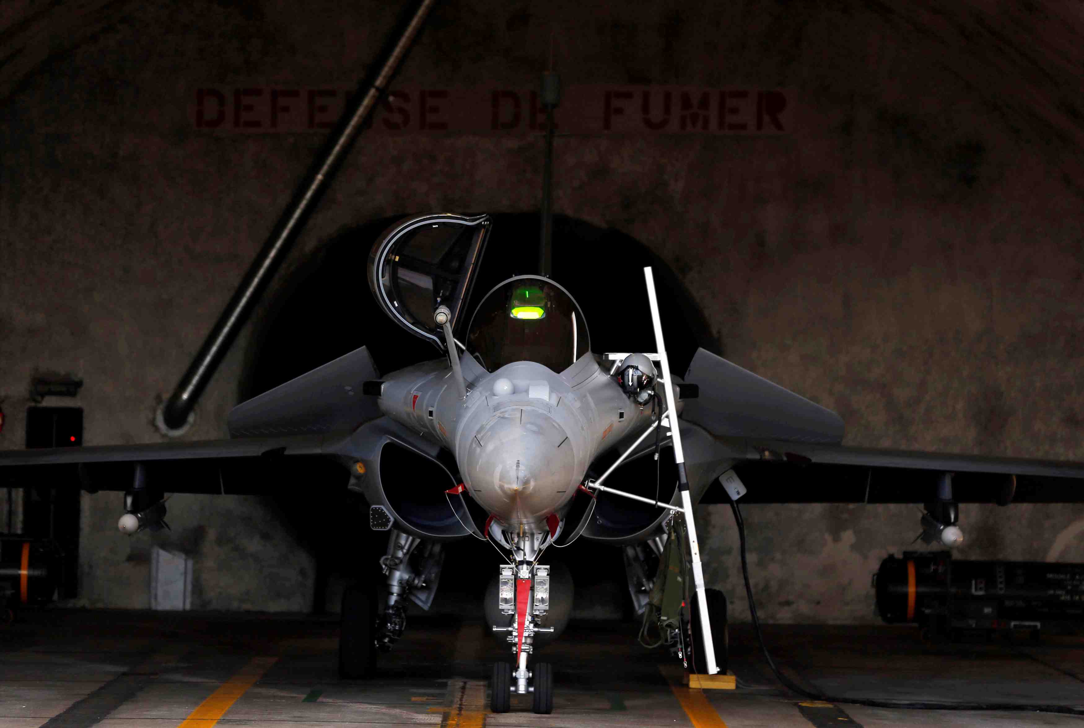 La malaisie gele son projet d'achat d'avions de combat