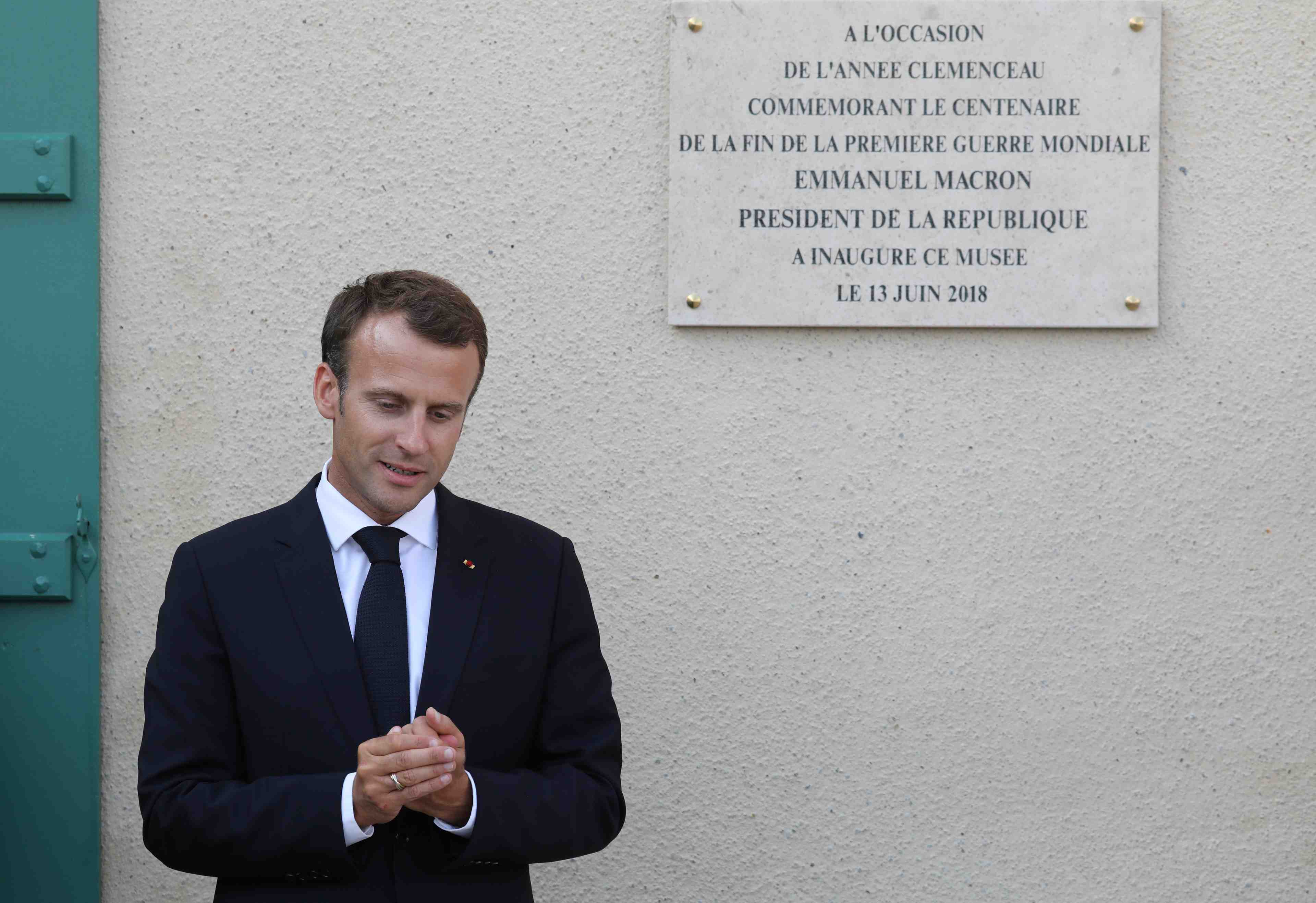 Macron se dit "indigne" par les realites sociales