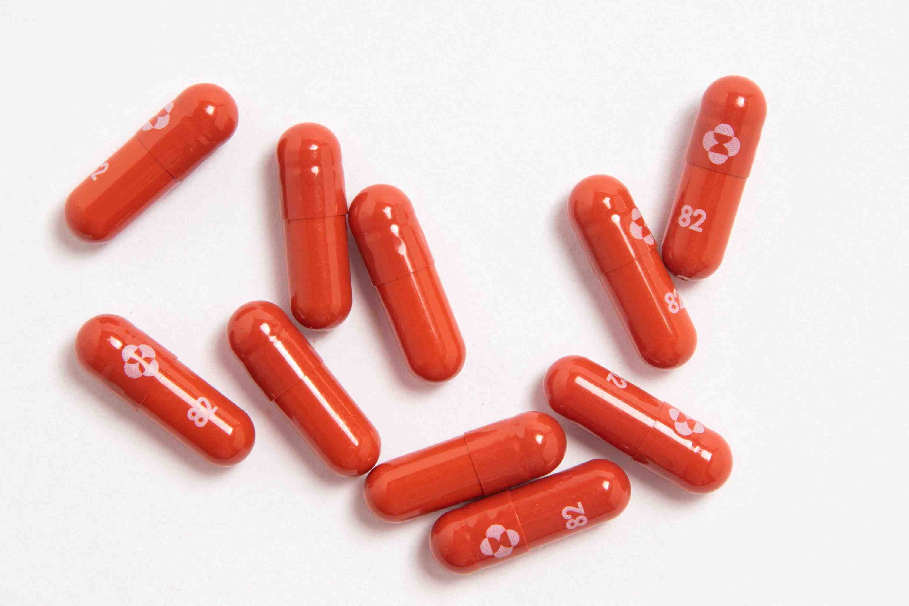 Coronavirus: les usa approuvent le traitement par voie orale de merck