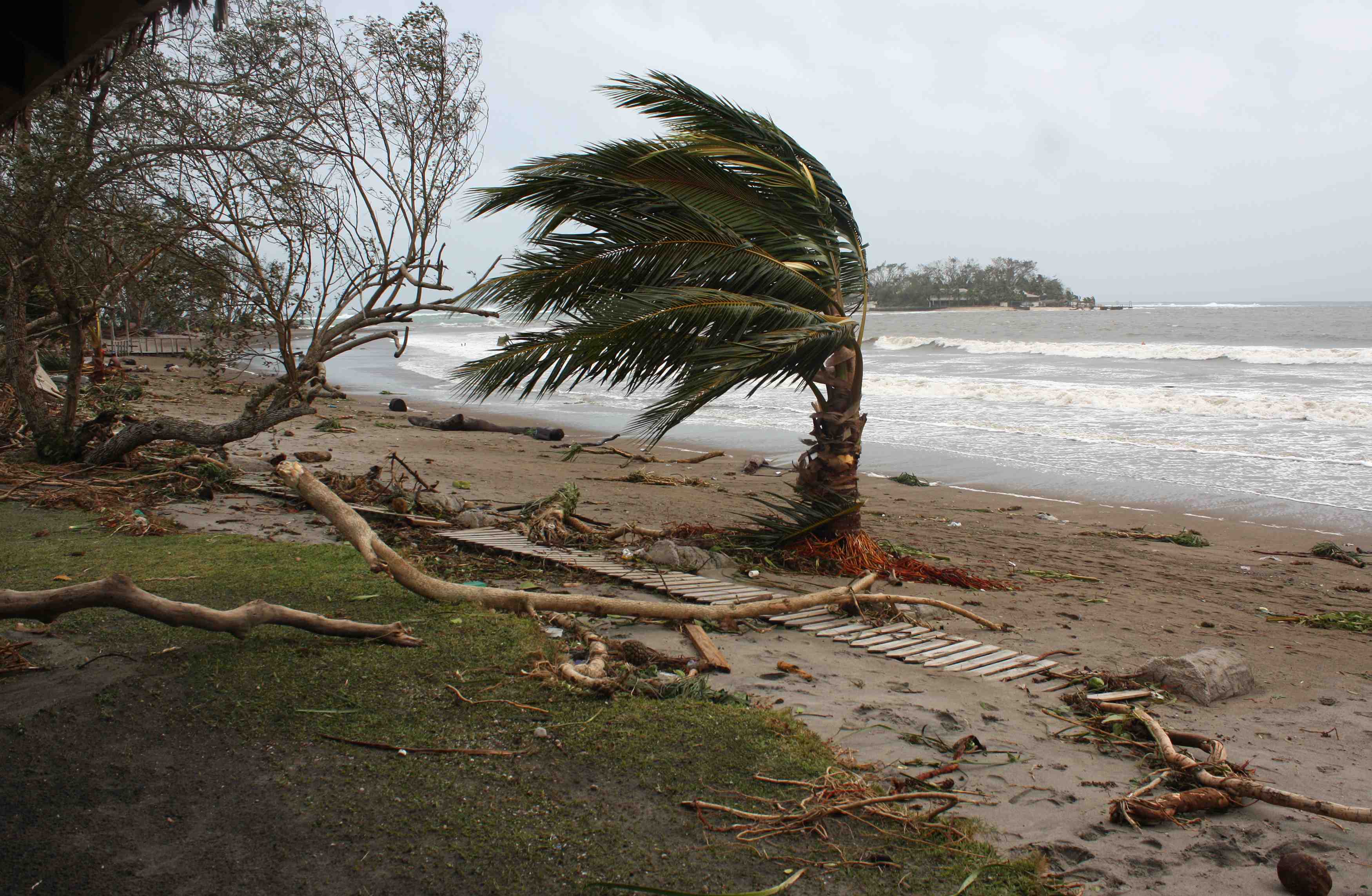 Les degats causes par le cyclone pam ajoutent a l’inquietude des micro-etats du pacifique