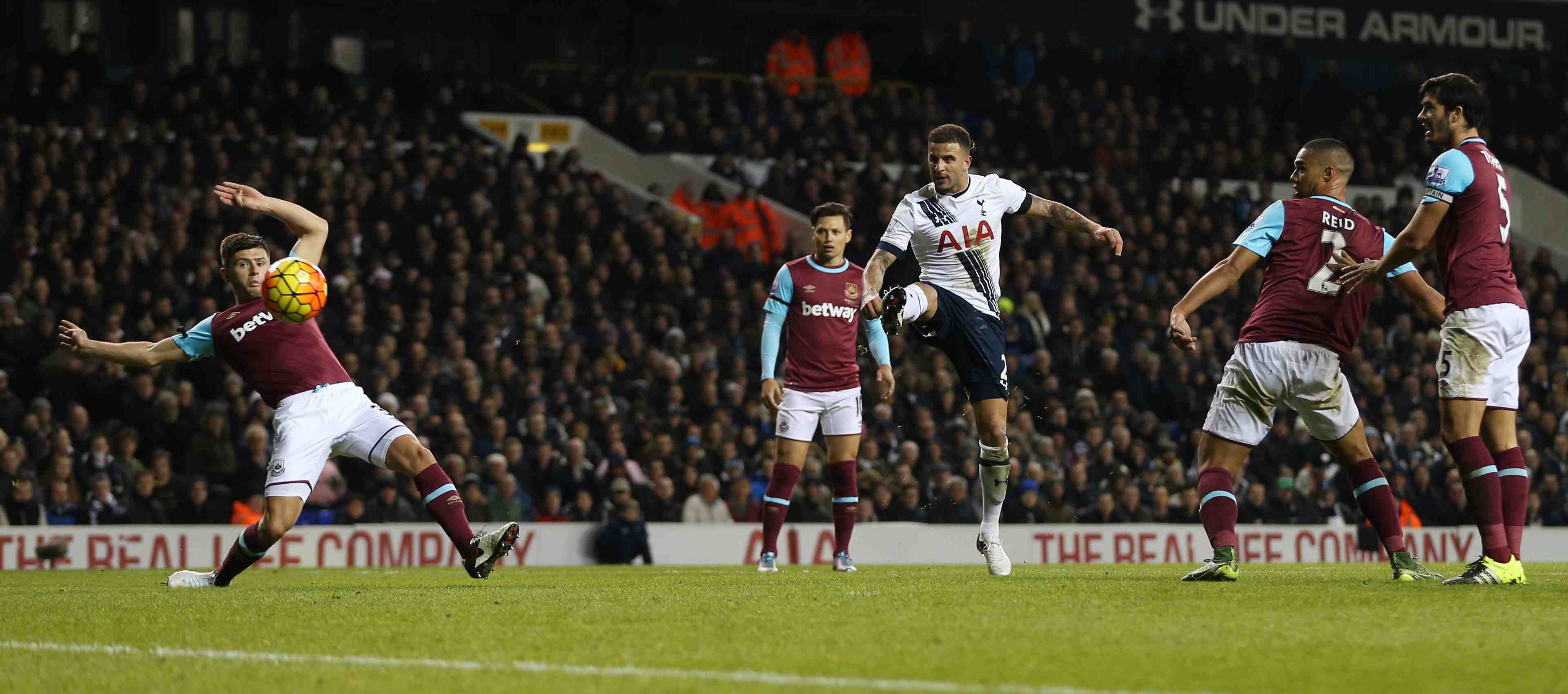 Tottenham etrille west ham et recolle avec la tete