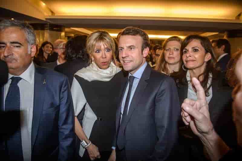 Macron grimpe a 24%, a deux points de le pen