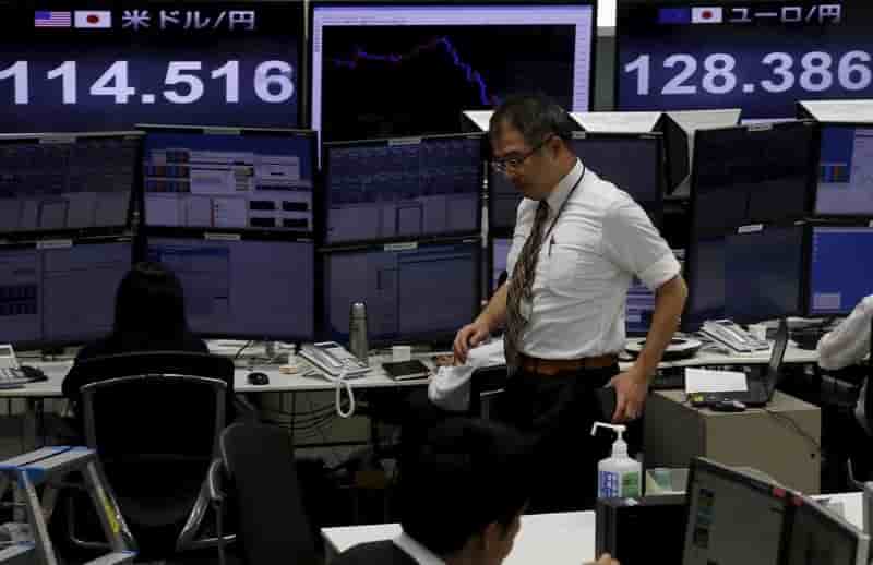 Tokyo finit en baisse