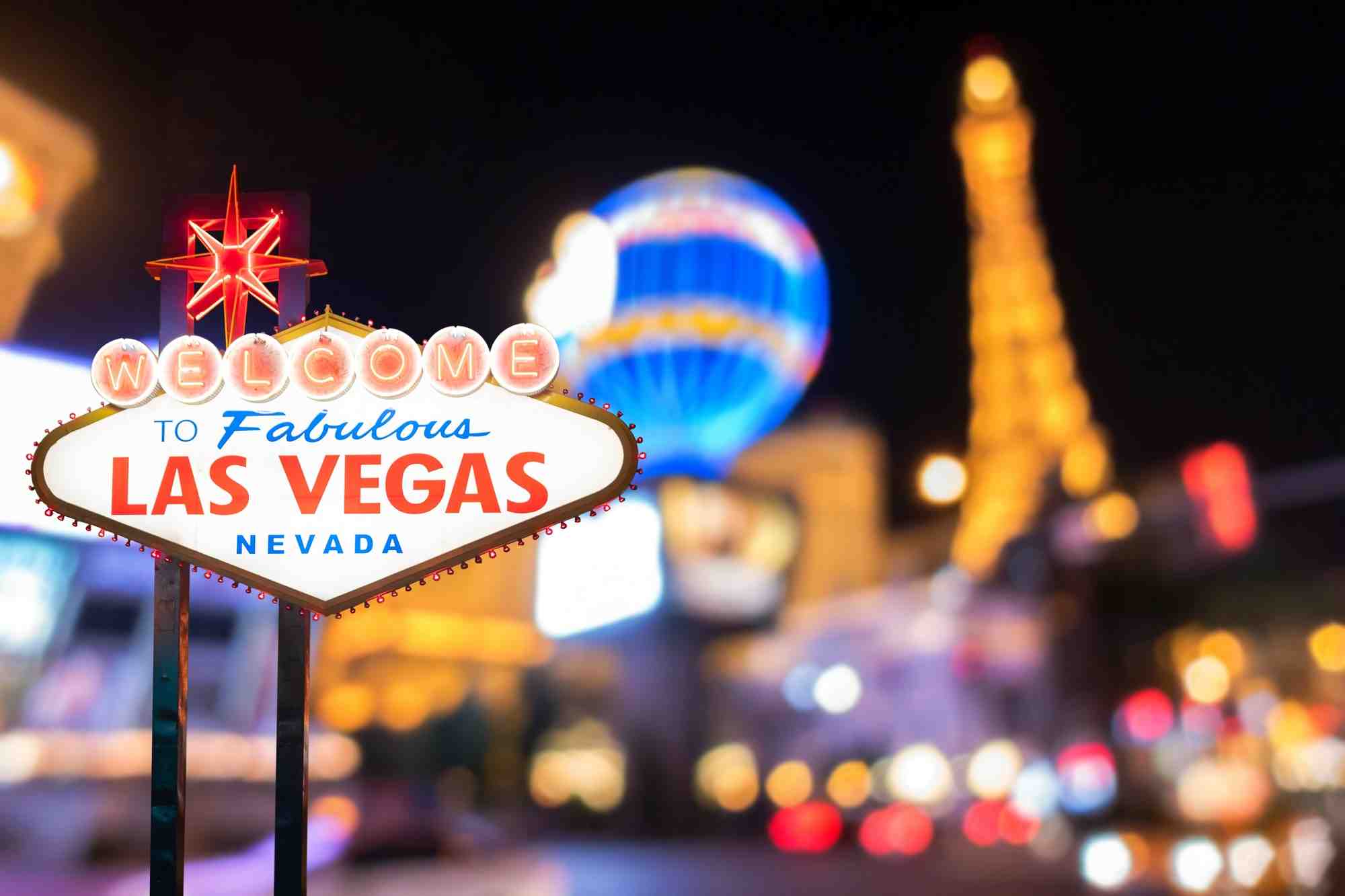 Visites guidées thématiques avec promesses de rendez-vous qualifiés, soirées de networking, contrats signés dans les suites des hôtels... Du 7 au 10 janvier, le business liée au CES s'étale partout à Las Vegas.