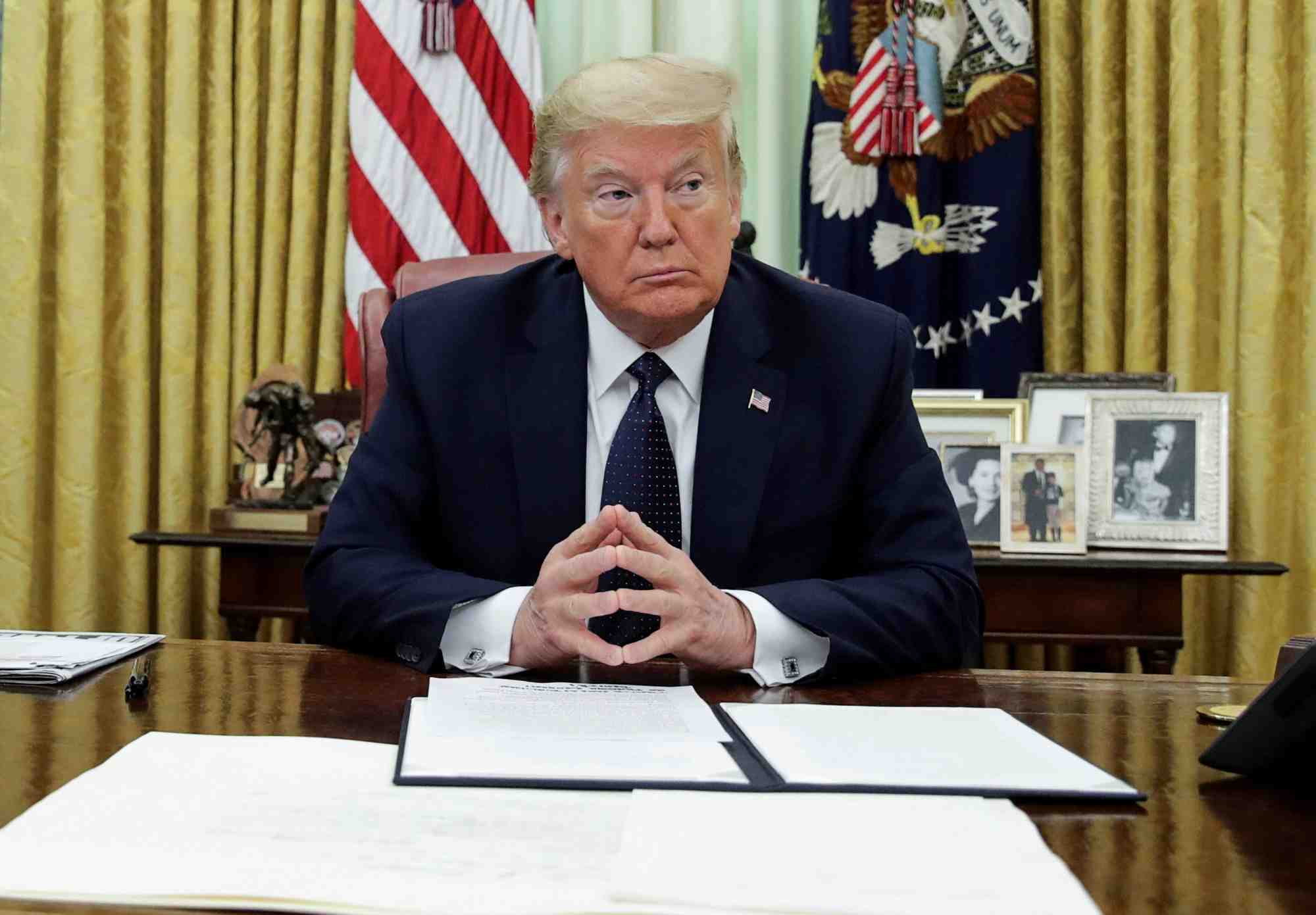 Donald Trump justifie ces hausses tarifaires par la lutte contre l'immigration clandestine et le trafic de fentanyl, affirmant vouloir forcer ses voisins à mieux contrôler leurs frontières.