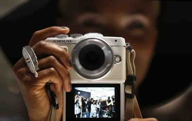 Sony reduit de moitie sa participation dans olympus