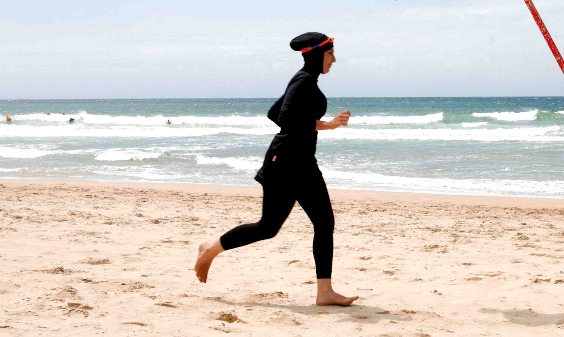 La droite va deposer un projet de loi sur le burkini a l'assemblee