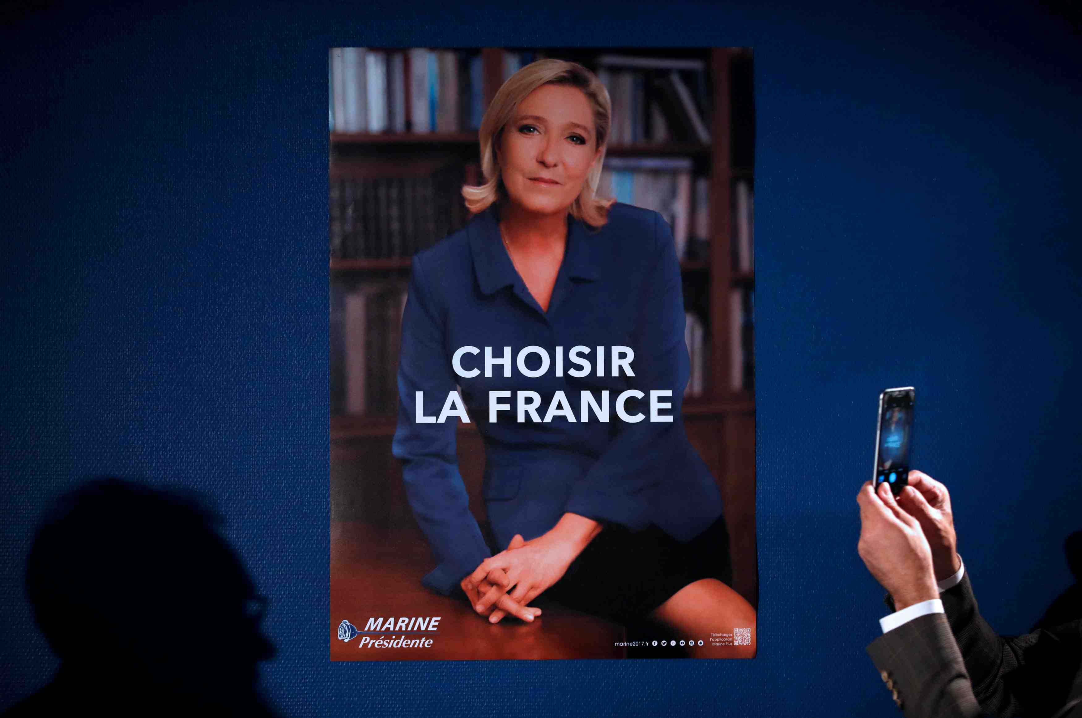 "choisir la france", le nouveau slogan de marine le pen