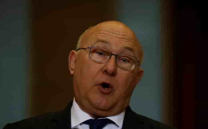 Sapin critique ses successeurs sur les economies