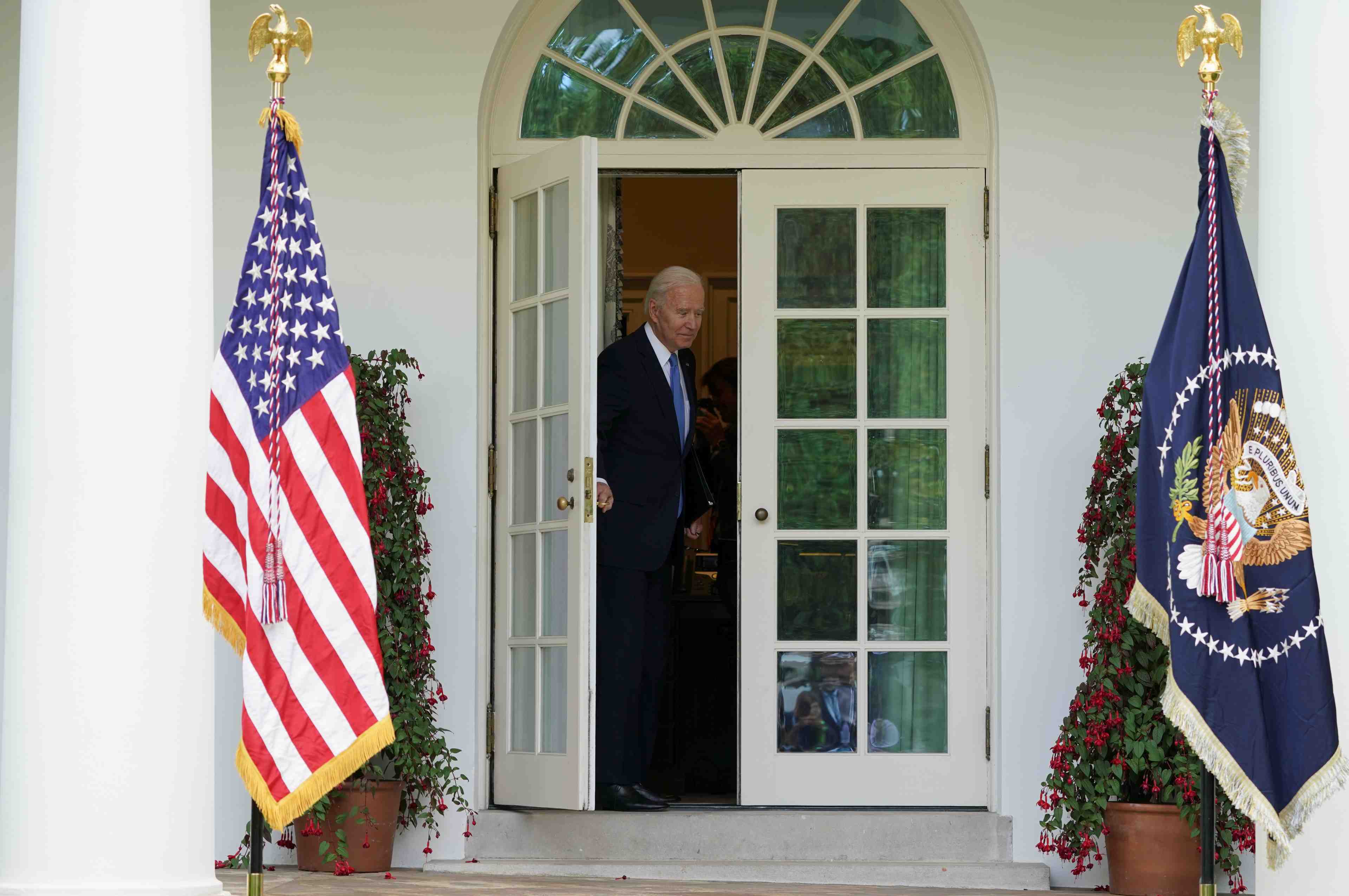 Biden revient sur une decision de trump sur l'immigration
