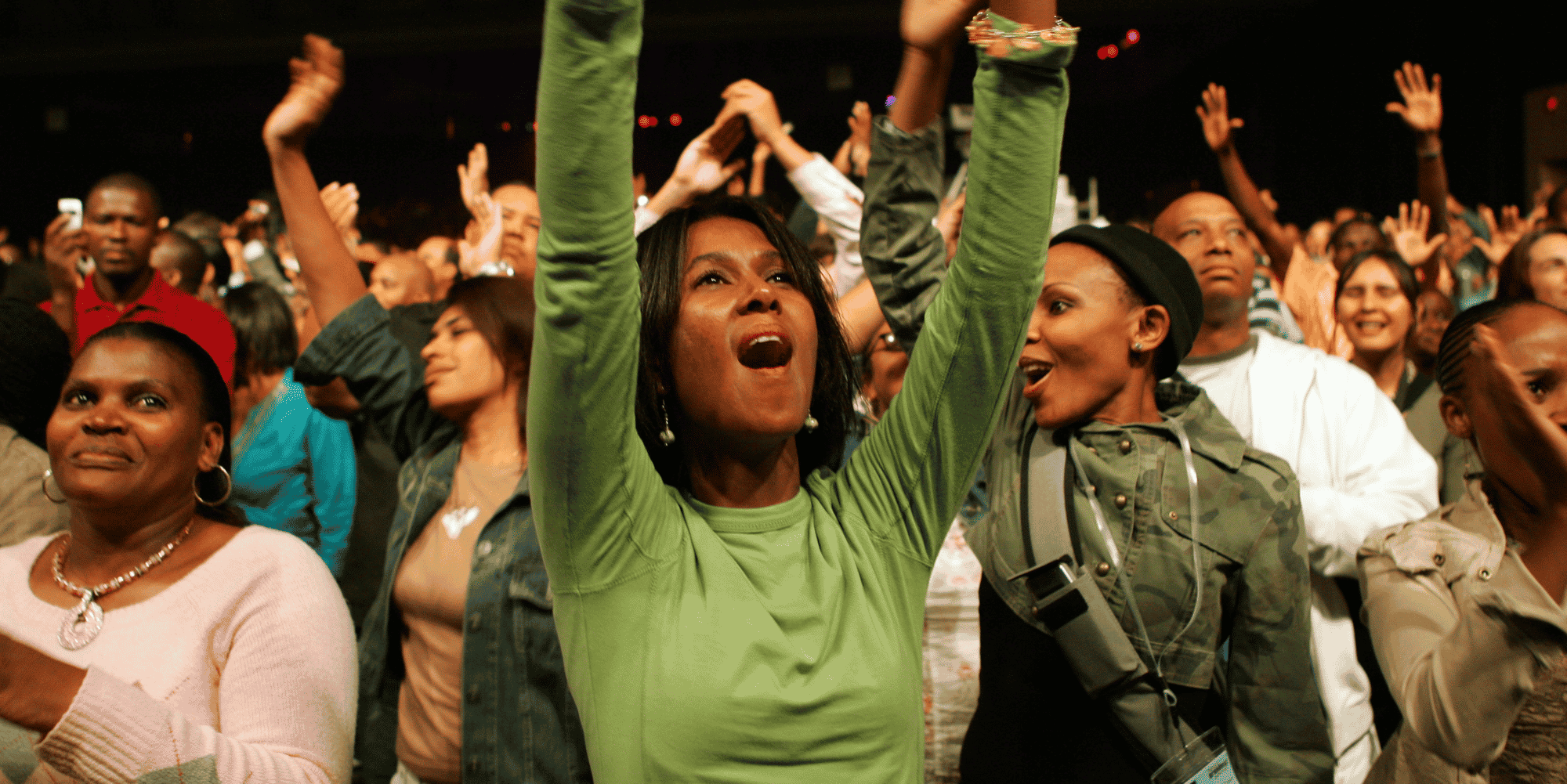 Jeunesse public concert fans afrique femmes filles joie