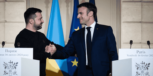 Volodymyr Zelensky et Emmanuel Macron à l'Elysée, le 16 février 2024.