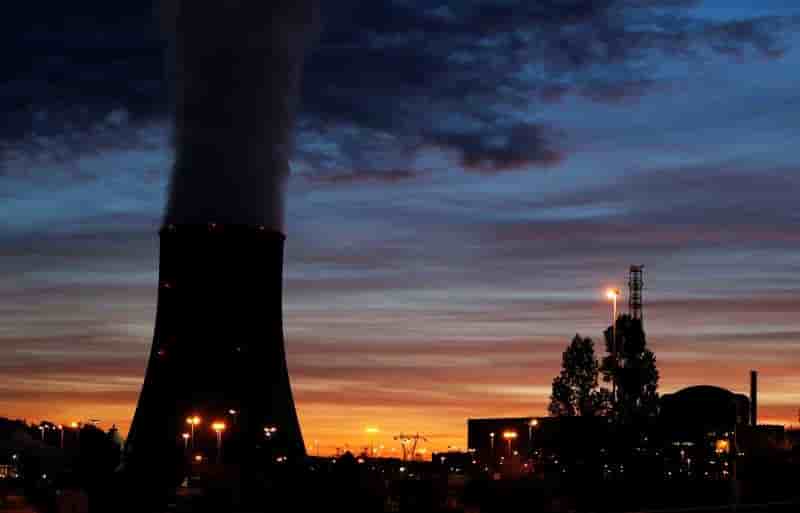Macron n'exclut pas de nouveaux reacteurs nucleaires