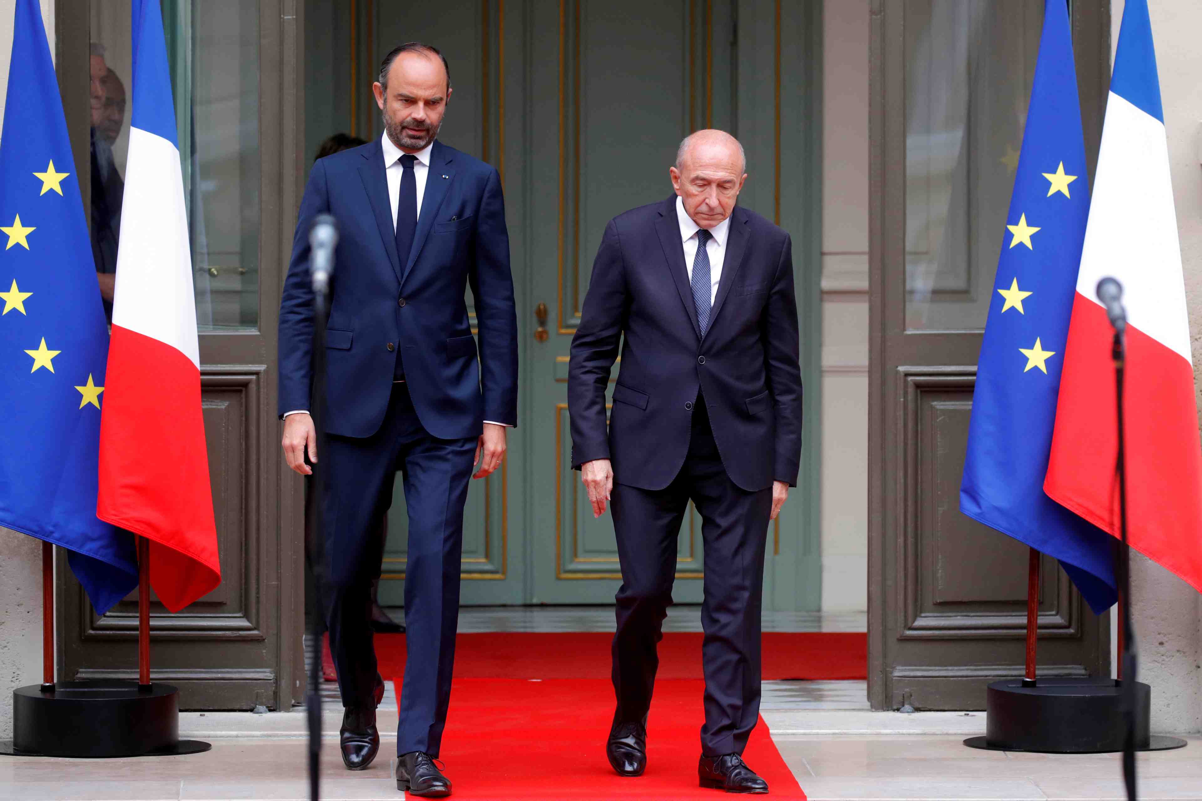 Passation de pouvoir glaciale entre philippe et collomb