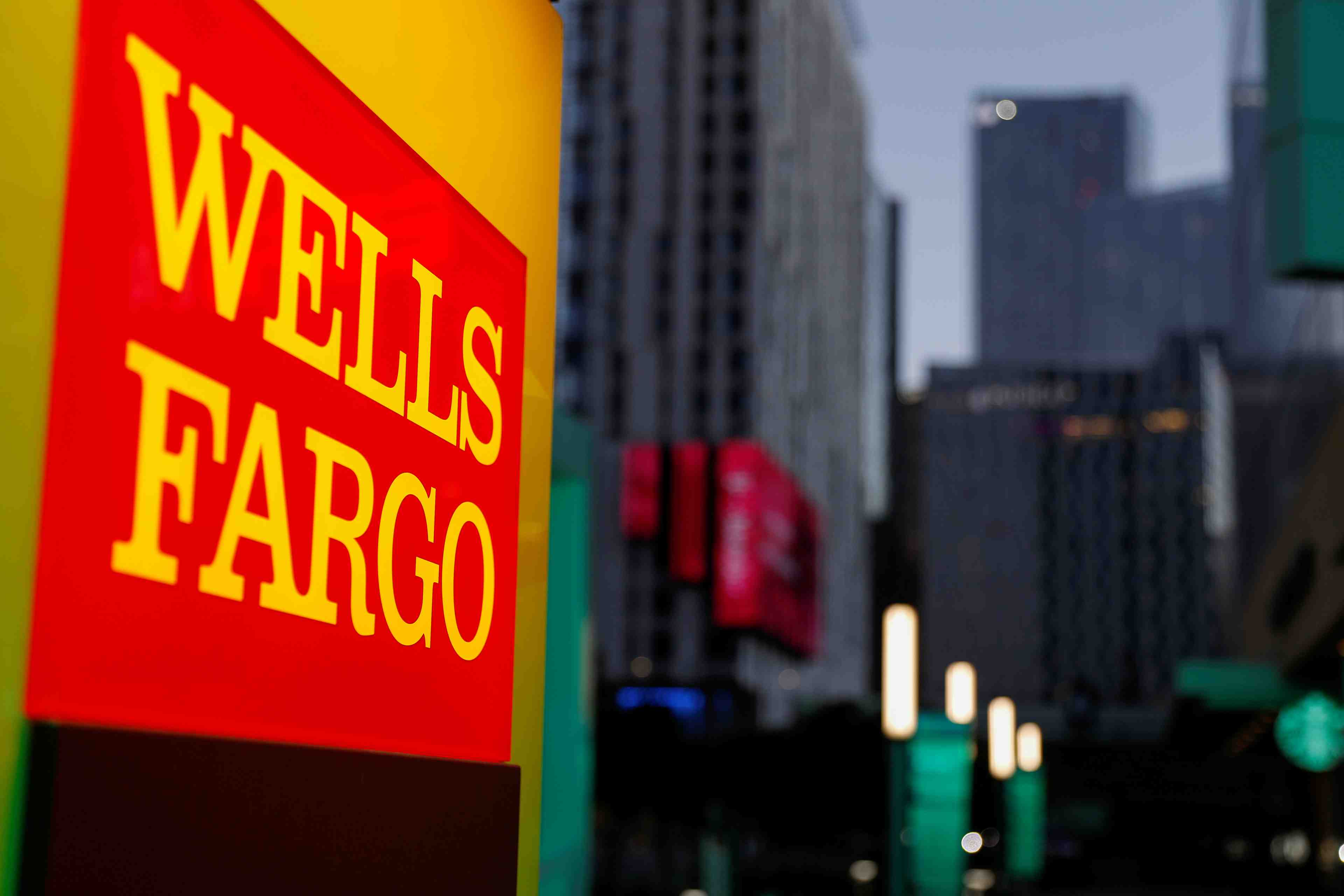 Wells fargo continue de souffrir du scandale des comptes fantomes