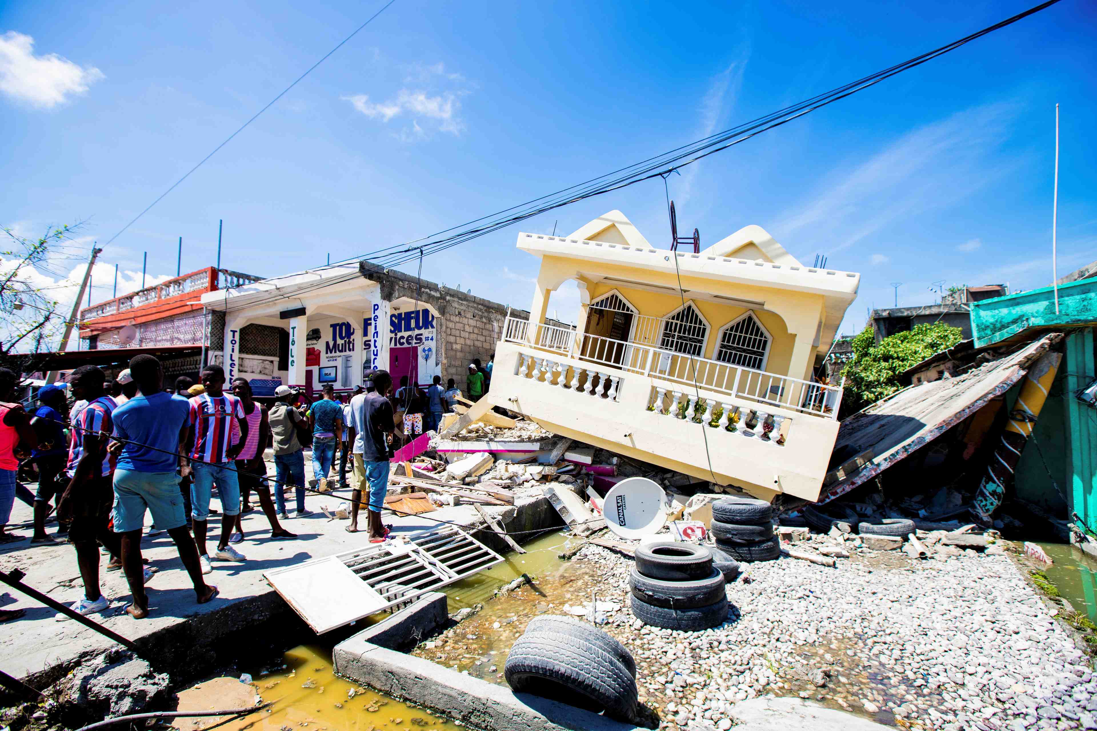 Un puissant seisme frappe haiti, plus de 300 morts