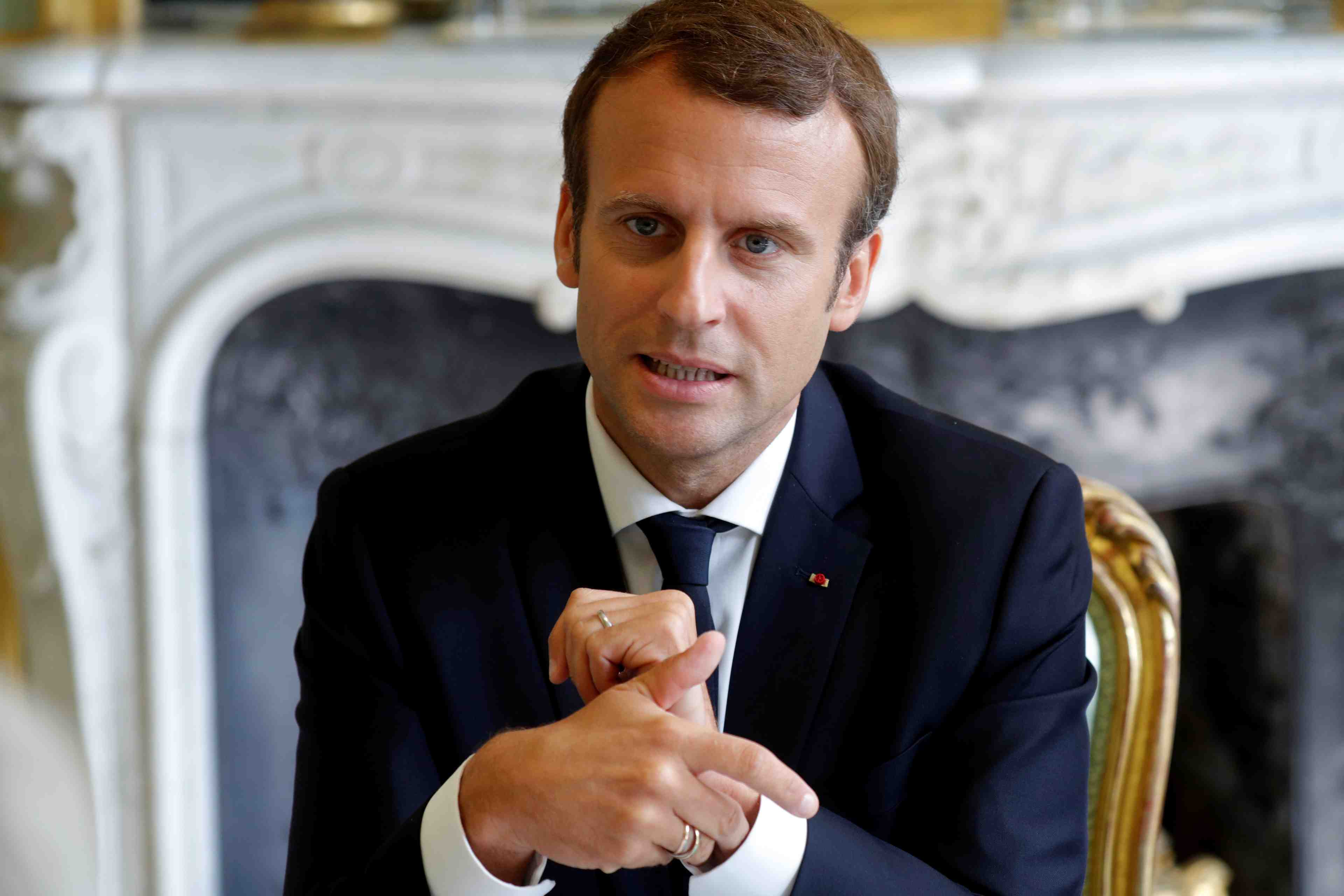 Macron evoque l'approfondissement la zone euro avec draghi