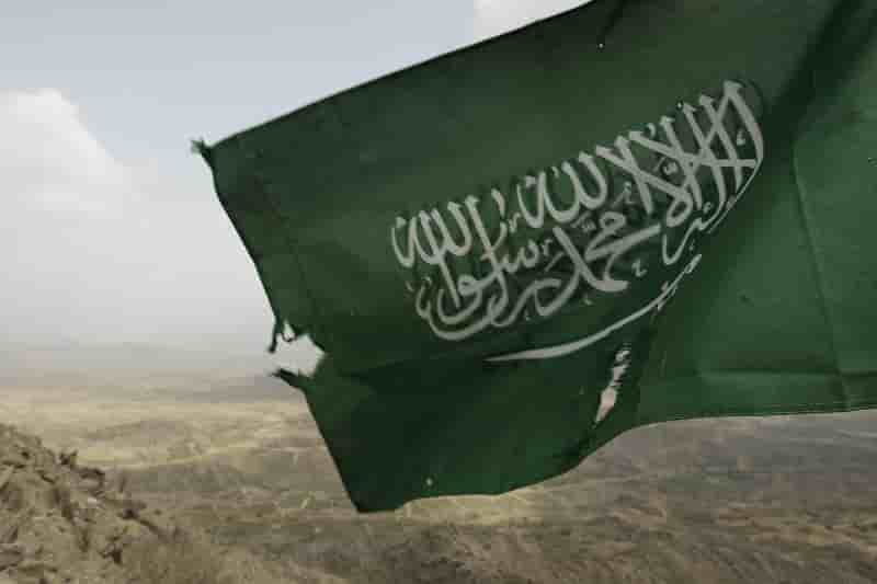 Un missile lance par les houthis intercepte au dessus de ryad