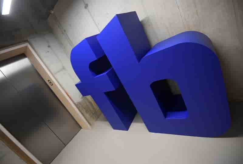 Facebook: profit et chiffre d'affaires depassent les attentes au 1er trimestre