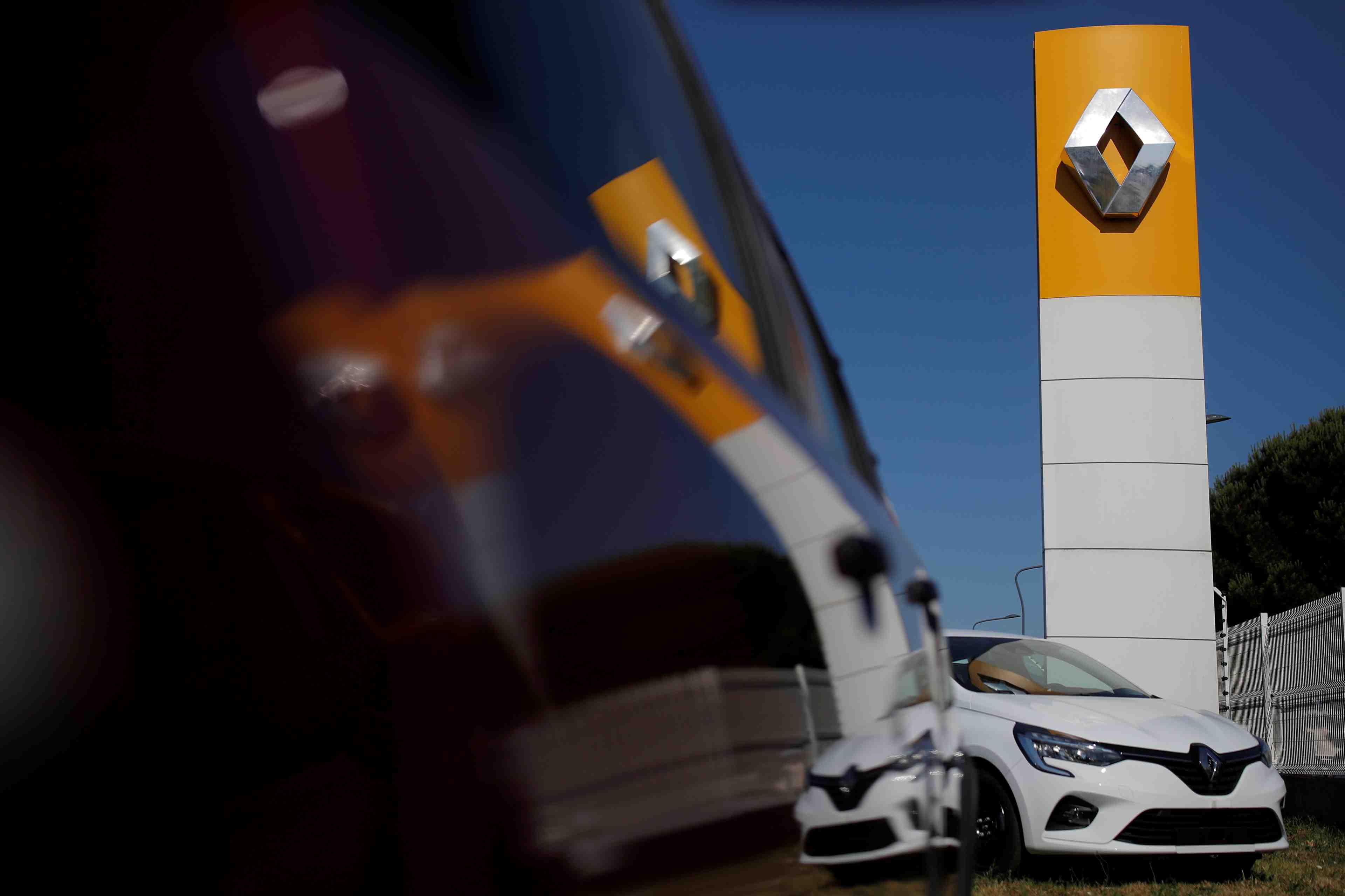 Le pret de l'etat a renault conditionne a un dialogue social, selon macron