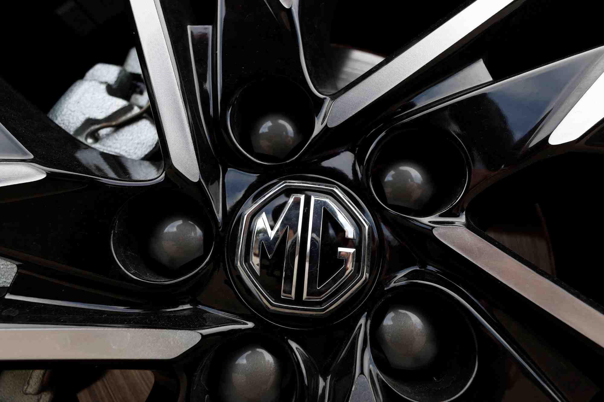 Vehicules mg motor, une marque du constructeur automobile chinois saic, dans une salle d'exposition a santander