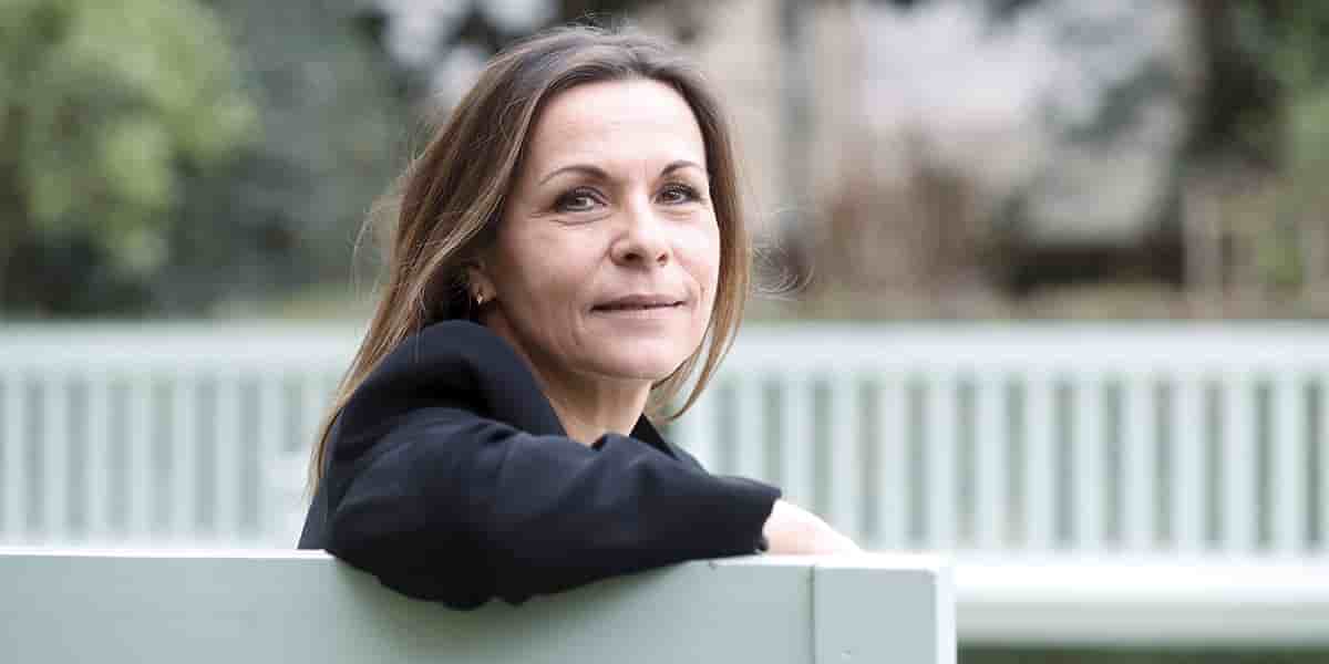 Avant d'être élue députée, Isabelle Santiago était vice-présidente chargée de la protection de l'enfance dans le Val-de-Marne. Elle est la rapporteure de la proposition de loi renforçant la protection des mineurs victimes de violences sexuelles.