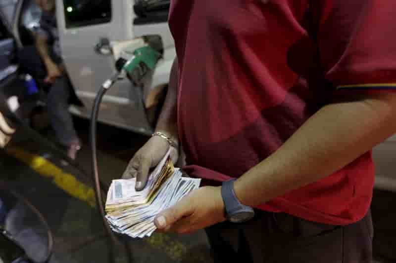 Devaluation et bond du prix de l'essence au venezuela
