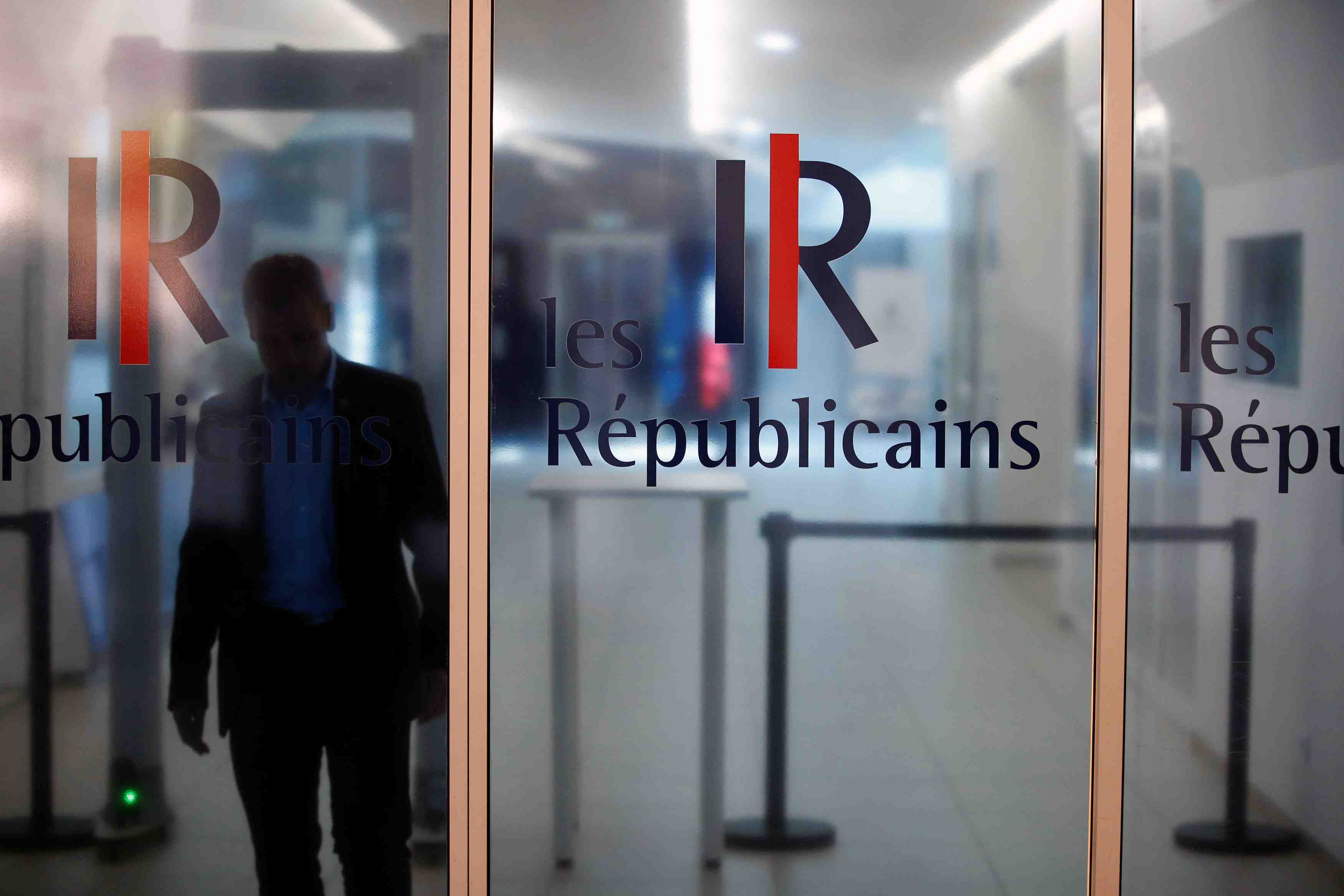 France: revigoree mais dispersee, la droite fait sa rentree