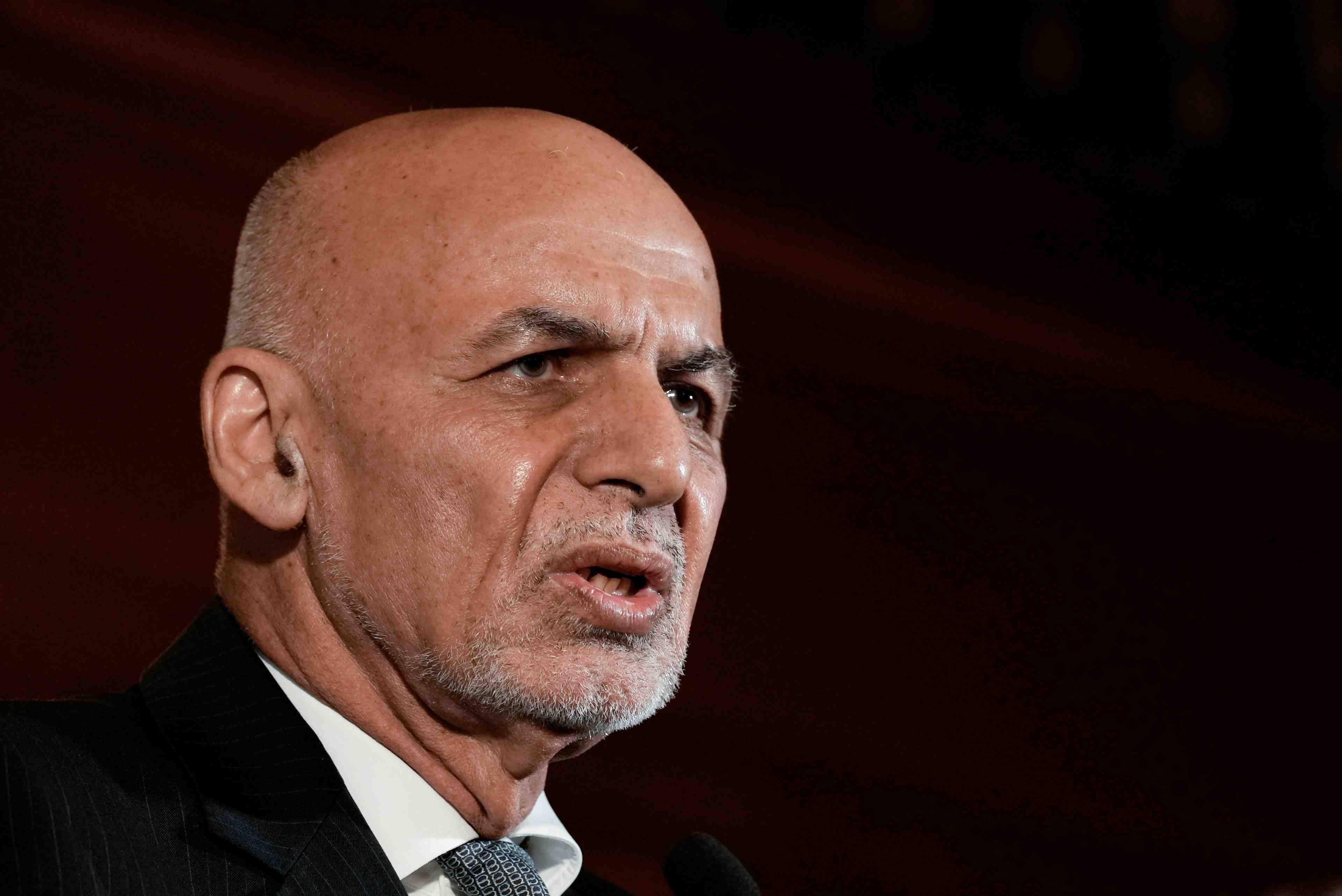 Exile, l'ancien president afghan presente ses excuses a son peuple