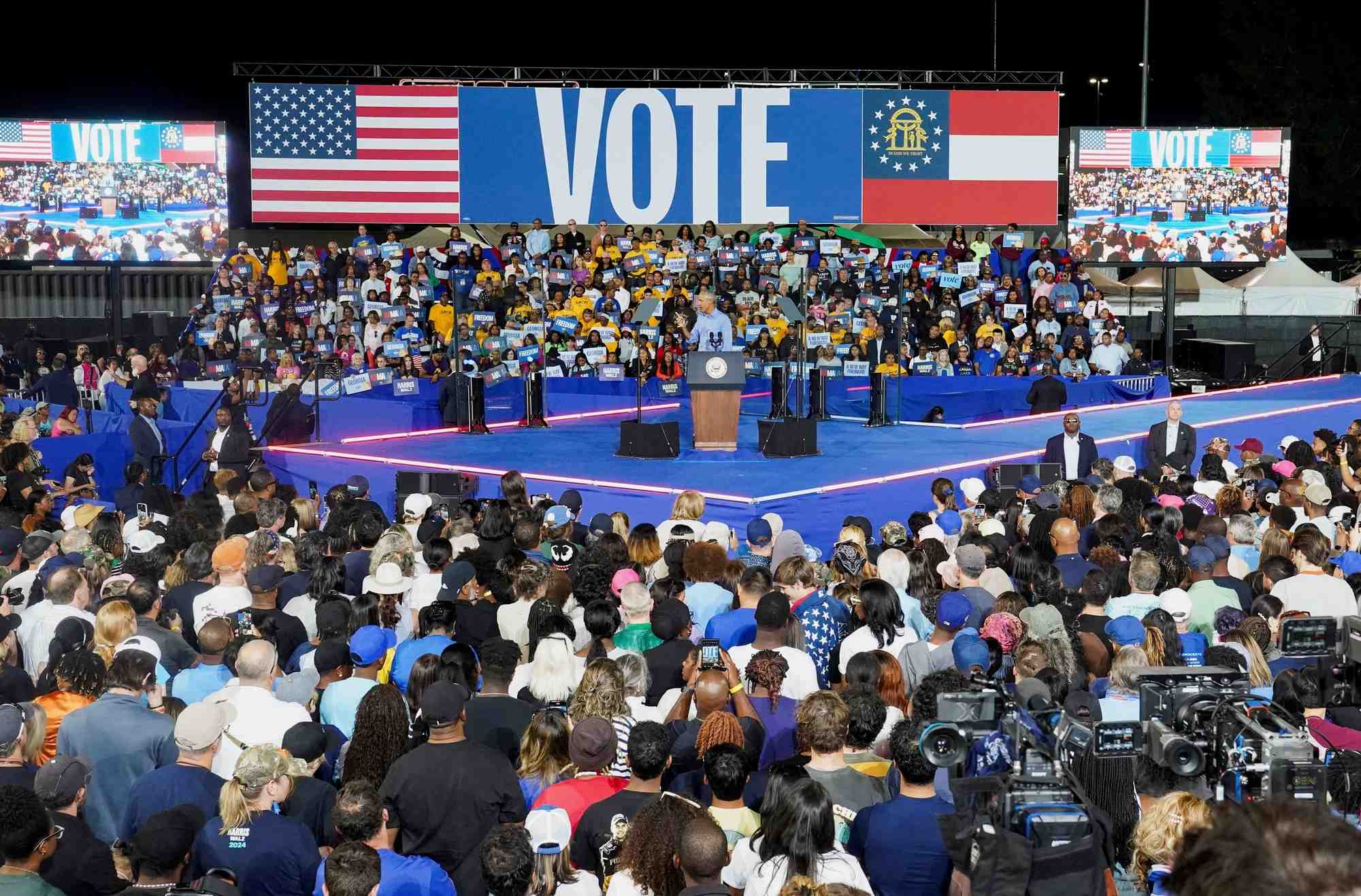 L'ancien president americain barack obama assiste a un rassemblement pour la candidate democrate a la presidence, la vice-presidente americaine kamala harris