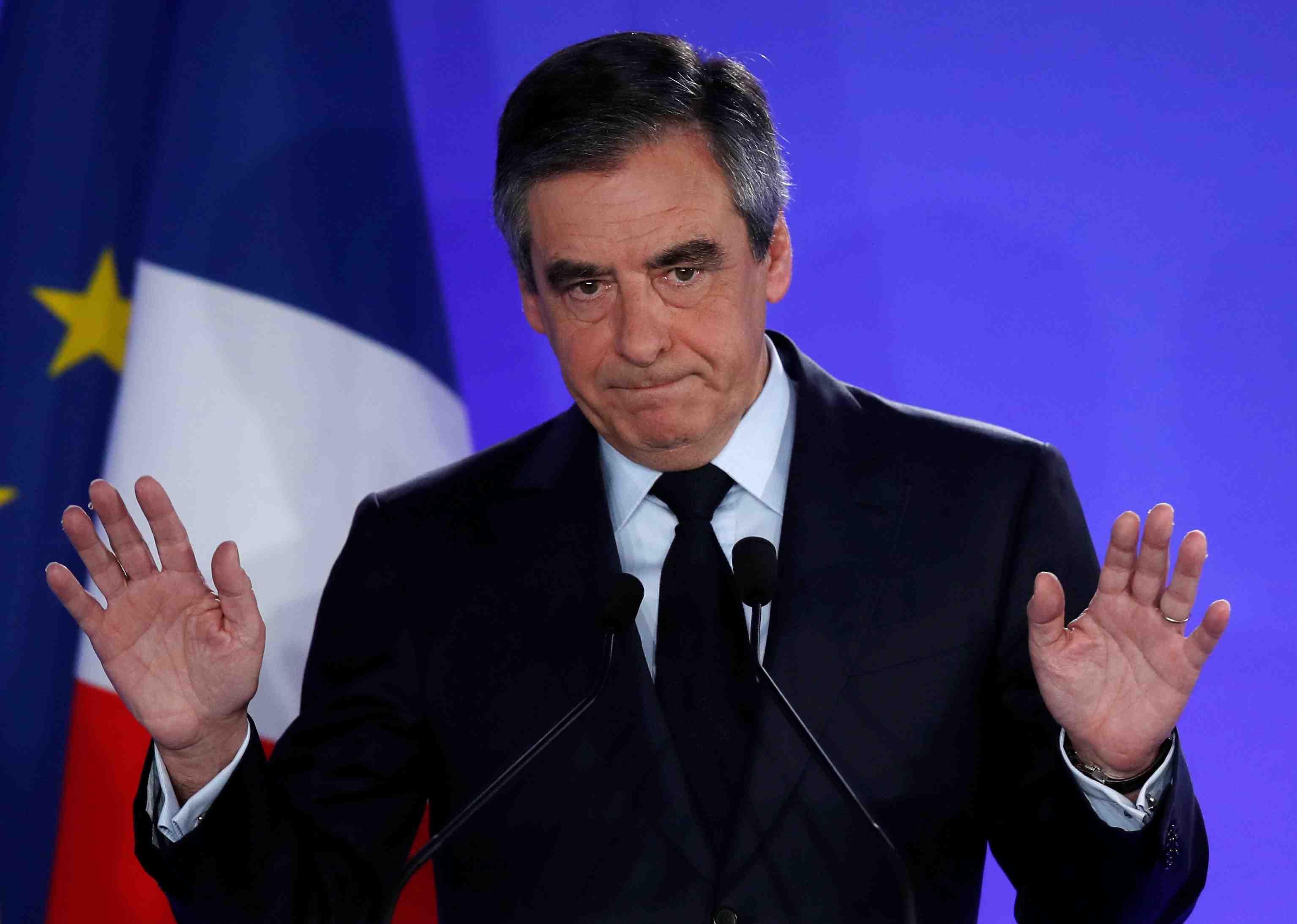 Fillon appelle au "bon sens" contre le pen