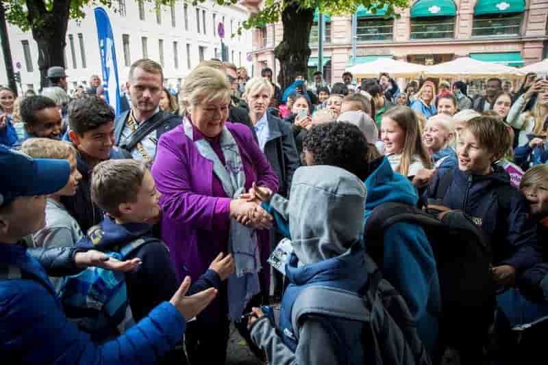 Erna solberg, la "merkel" norvegienne, espere decrocher un second mandat