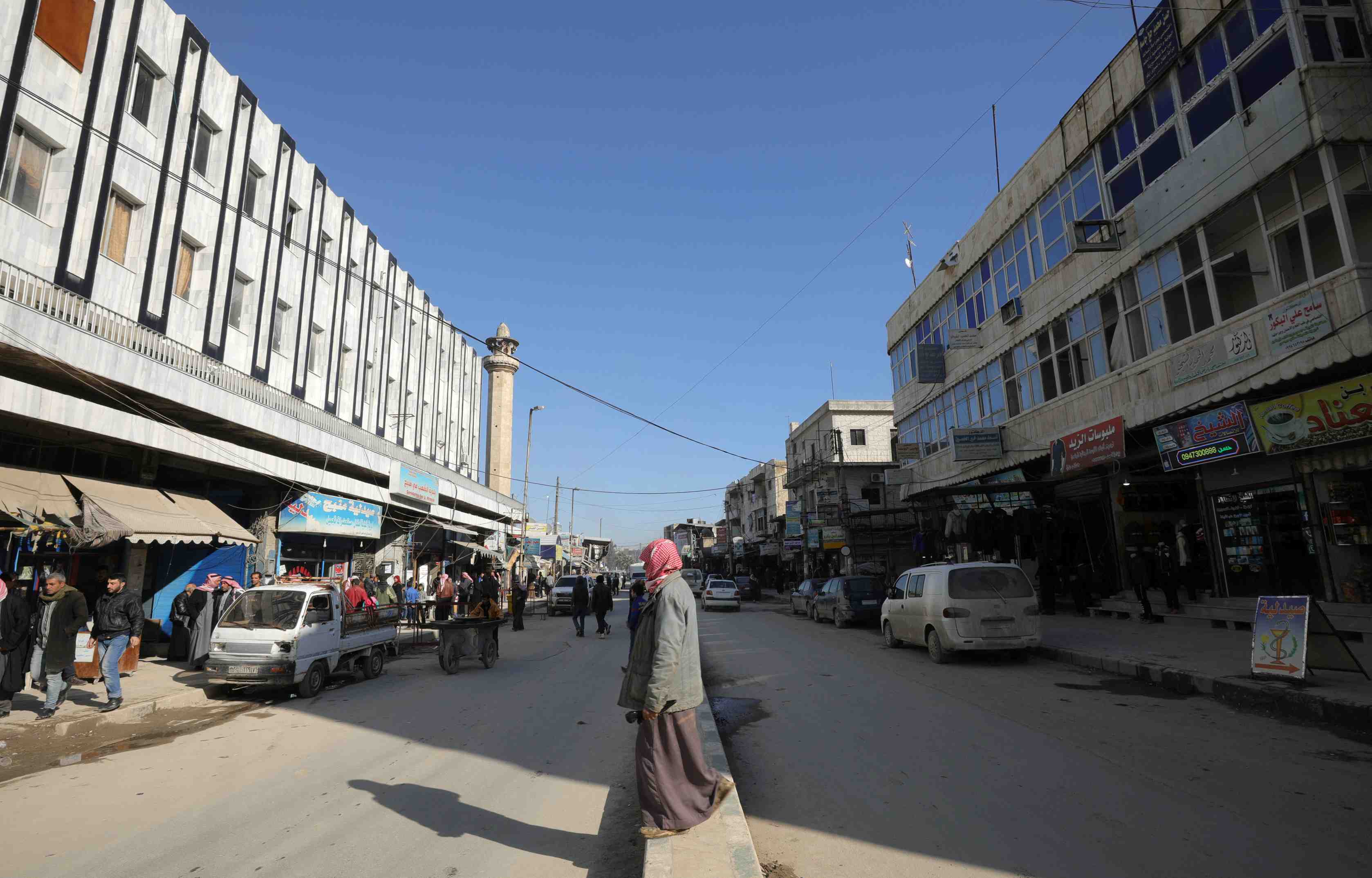 Syrie: les combattants kurdes se retirent de manbij, selon damas