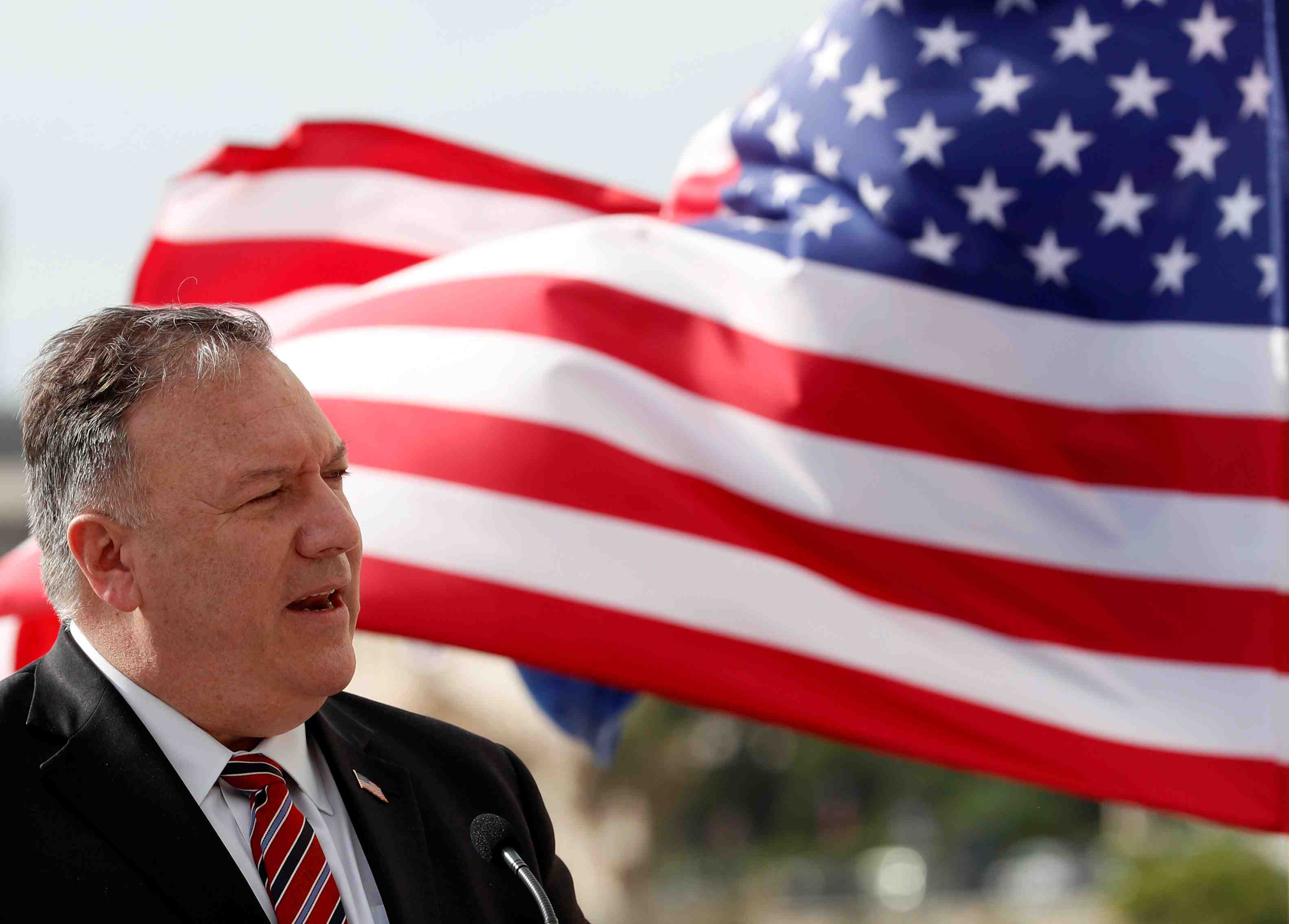 Pompeo ecourte son voyage en asie apres la contamination de trump au covid-19
