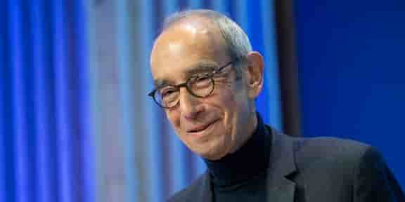 Economiste, Jean Pisani-Ferry est professeur à Sciences-Po Paris, à l'institut Bruegel et au Peterson Institute for International Economics à Washington. Considéré comme l'inspirateur du programme économique du candidat Macron en 2017, il a depuis pris ses distances avec le chef de l'Etat.