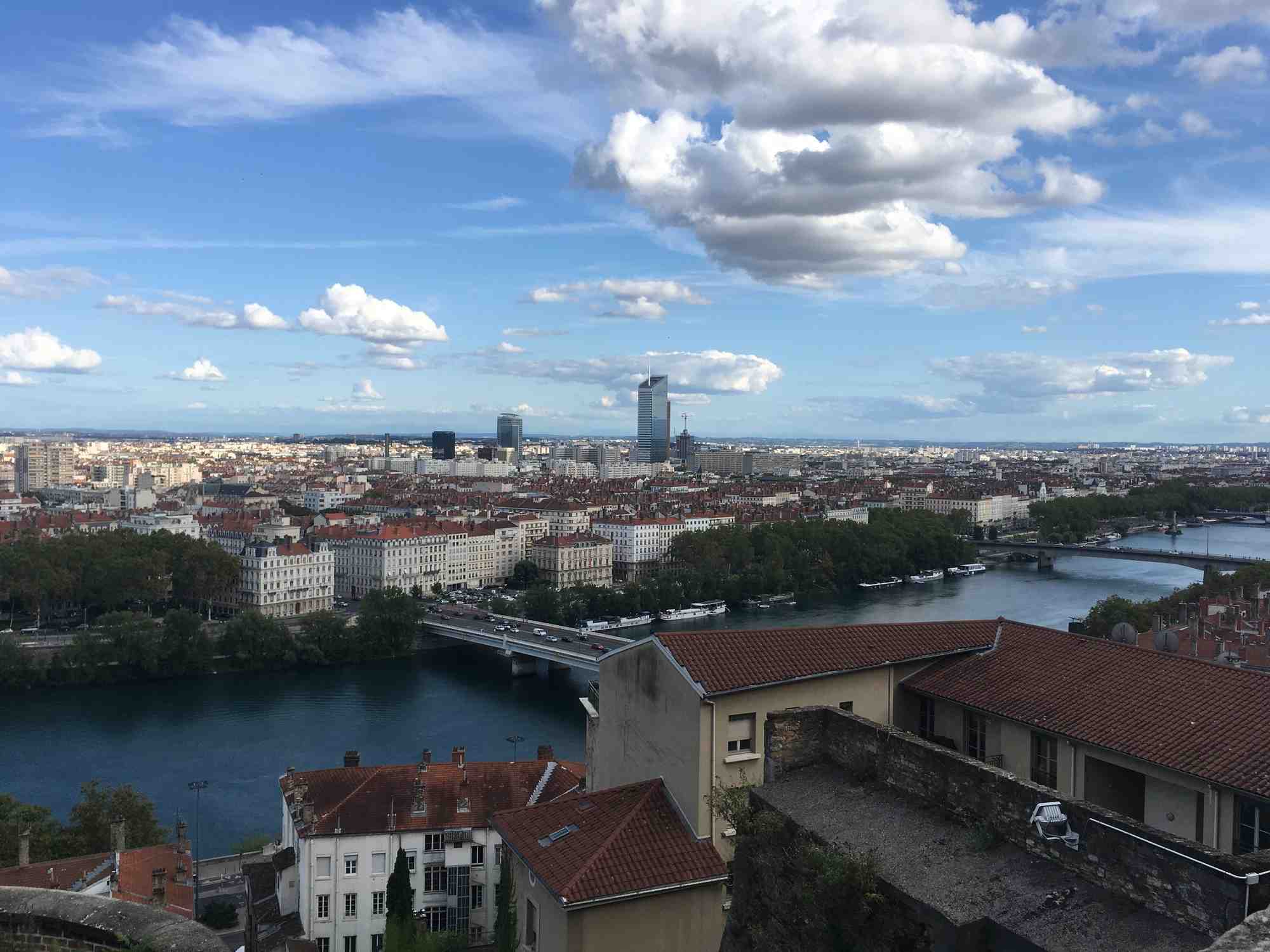 Lyon vue generale rive Rhone
