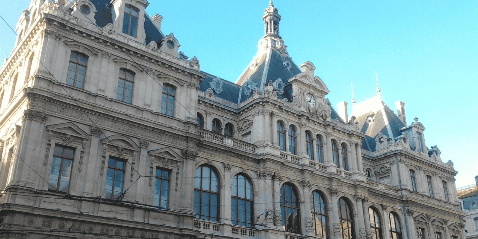 La CCI de Lyon Roanne Saint-Etienne a initié une démarche proactive de contact de ses ressortissants.
