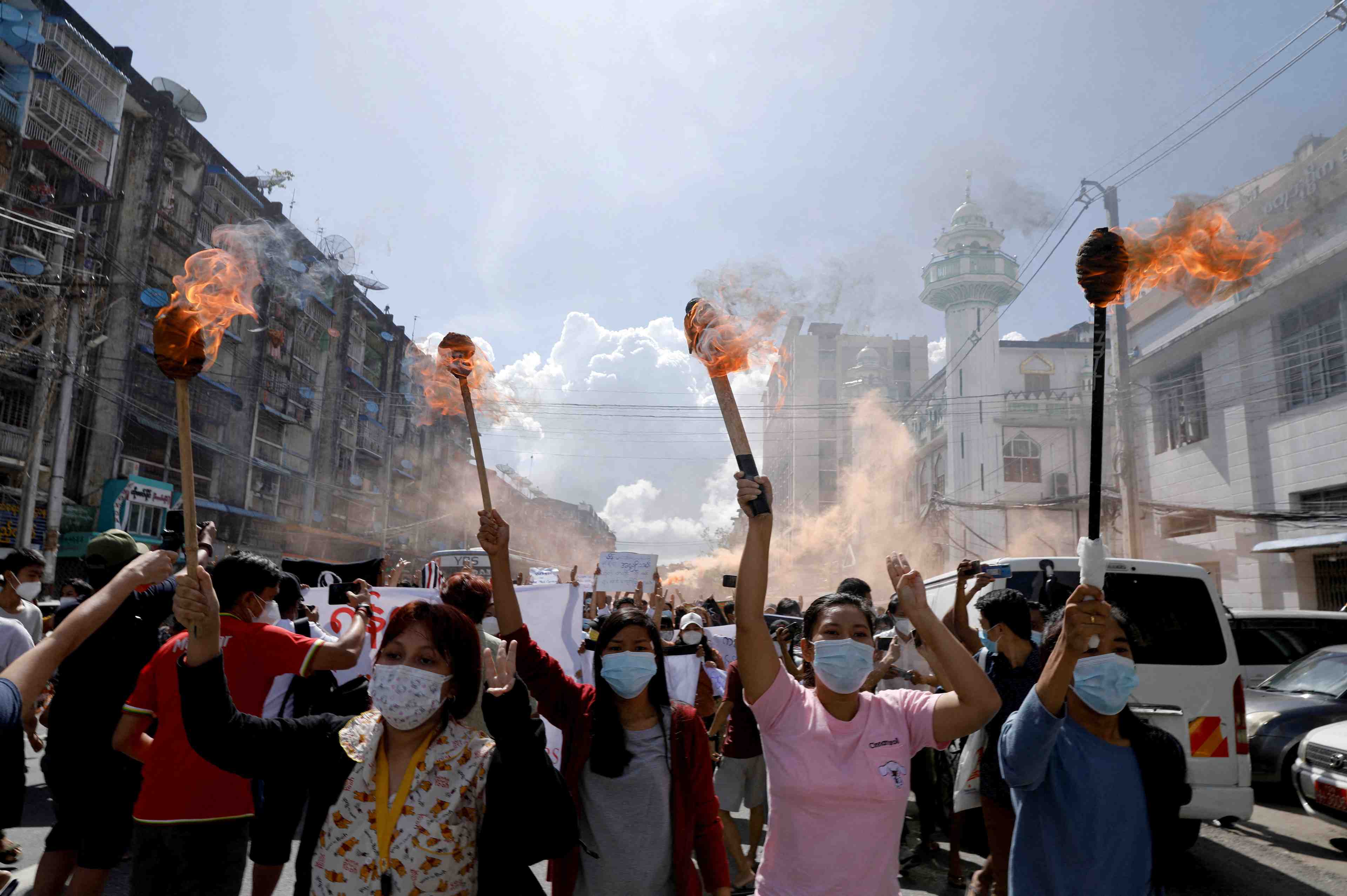 Birmanie: les activistes appellent a la greve pour l'anniversaire du putsch