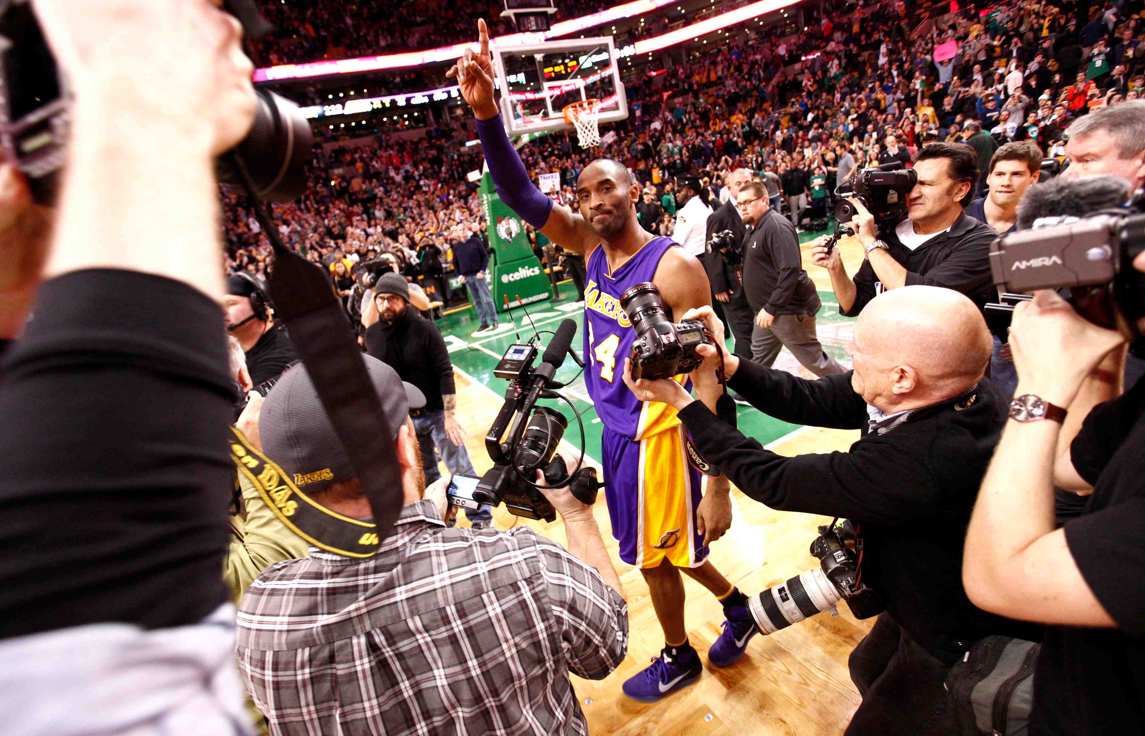 Dallas bat golden state, bryant reussit son dernier passage a boston