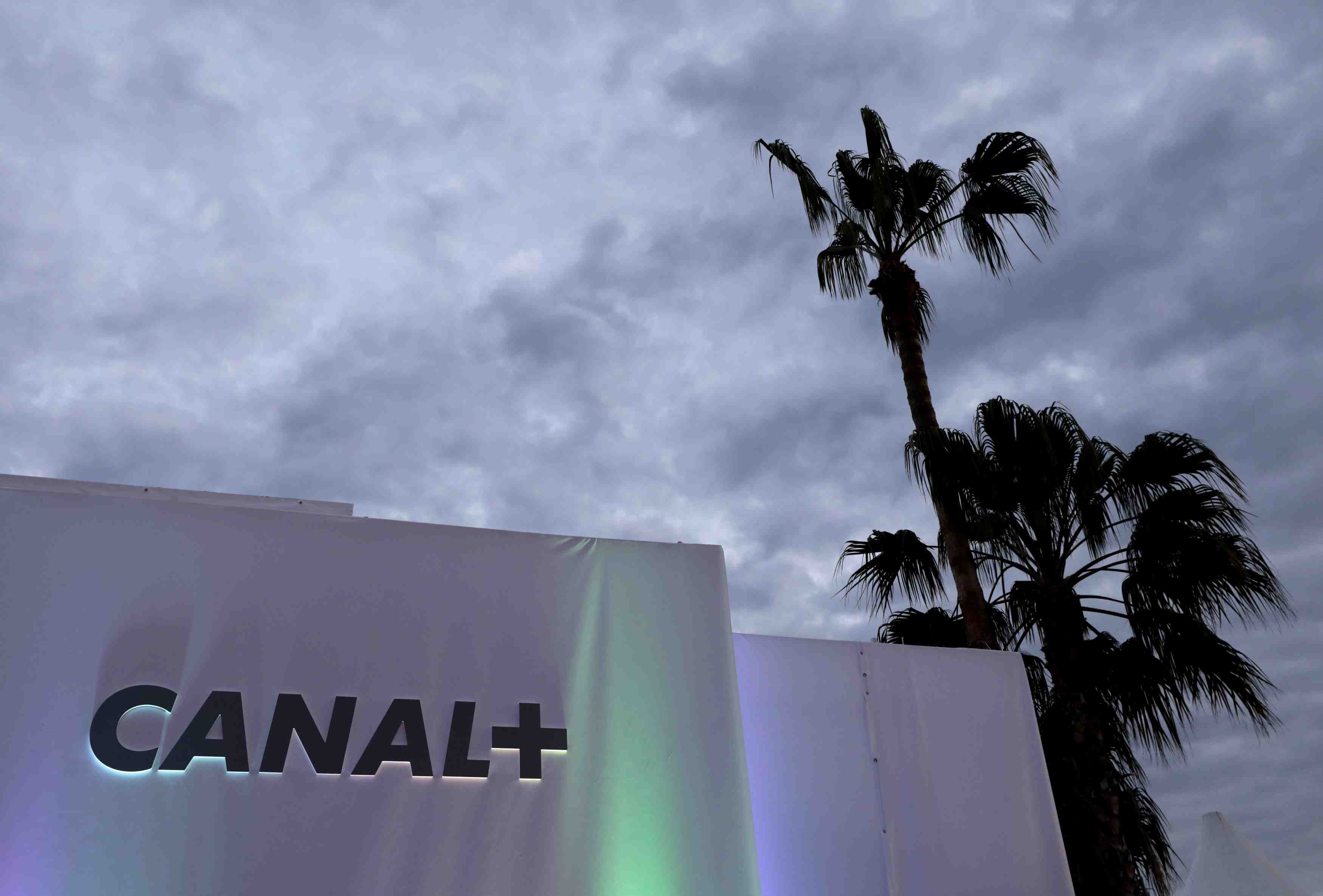 Canal+ conclut un accord avec sfr pour diffuser rmc sport
