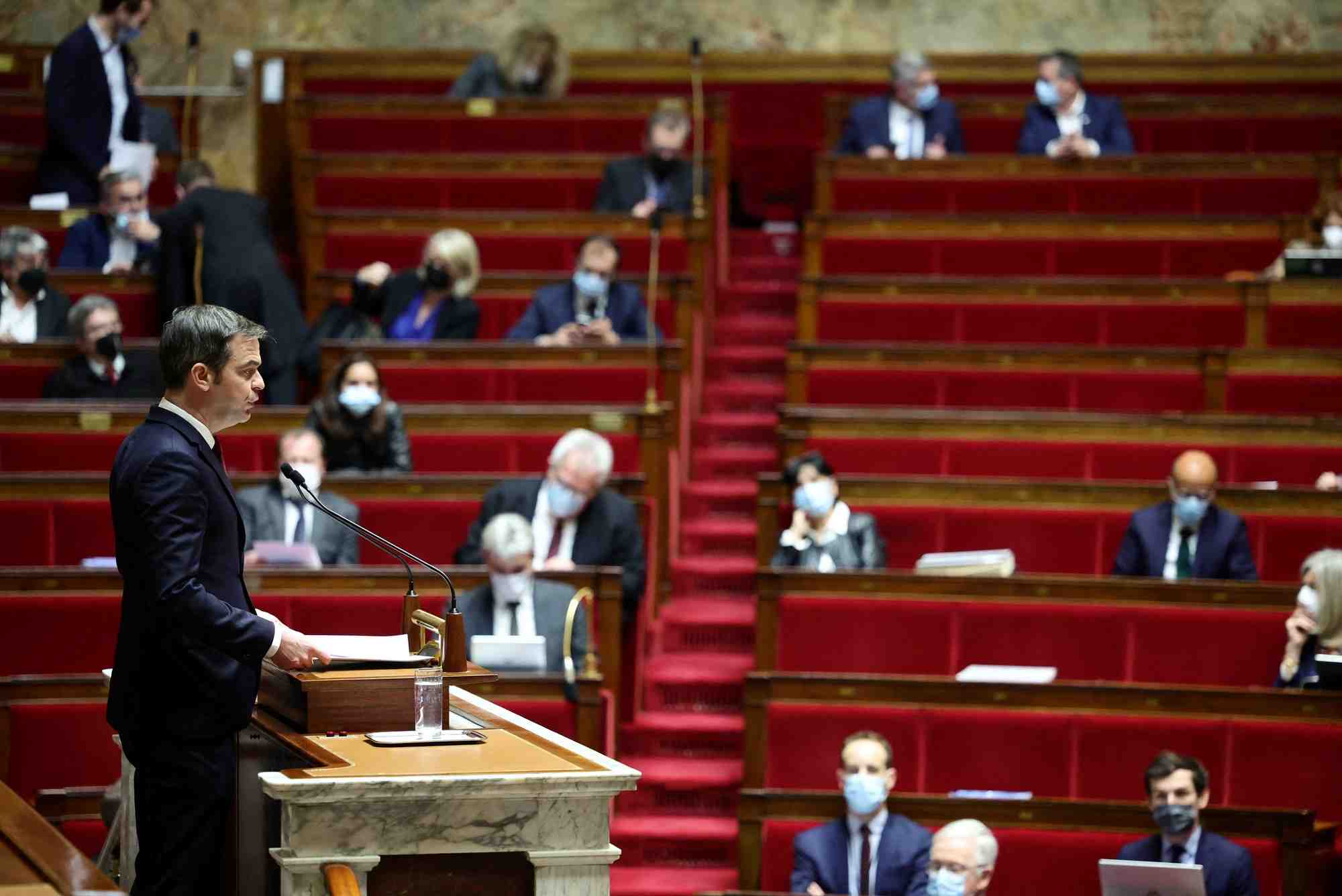 France: l'examen du projet de "pass vaccinal" suspendu